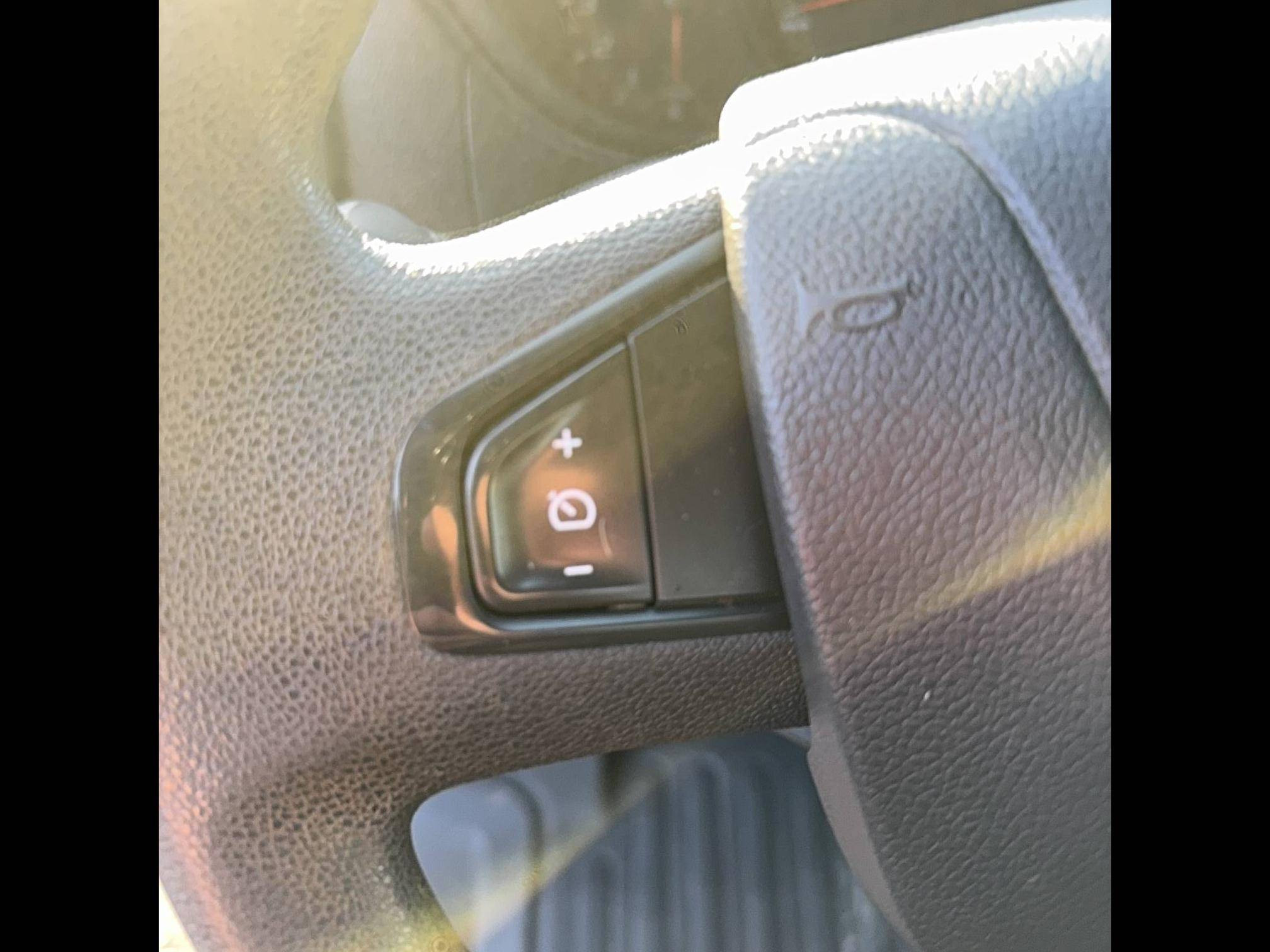 Vente en ligne Renault Master 3 Châssis Cabine MASTER CC L2 3.5t 2.3 dCi 130 E6 BENNE au prix de 22 990 €