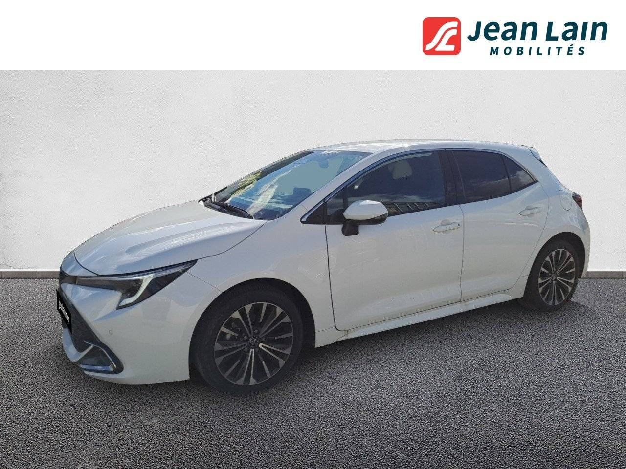 Vente en ligne TOYOTA COROLLA HYBRIDE  Corolla Hybride 1.8 l 140ch Design Confort de 2024 au prix de 28 990 €