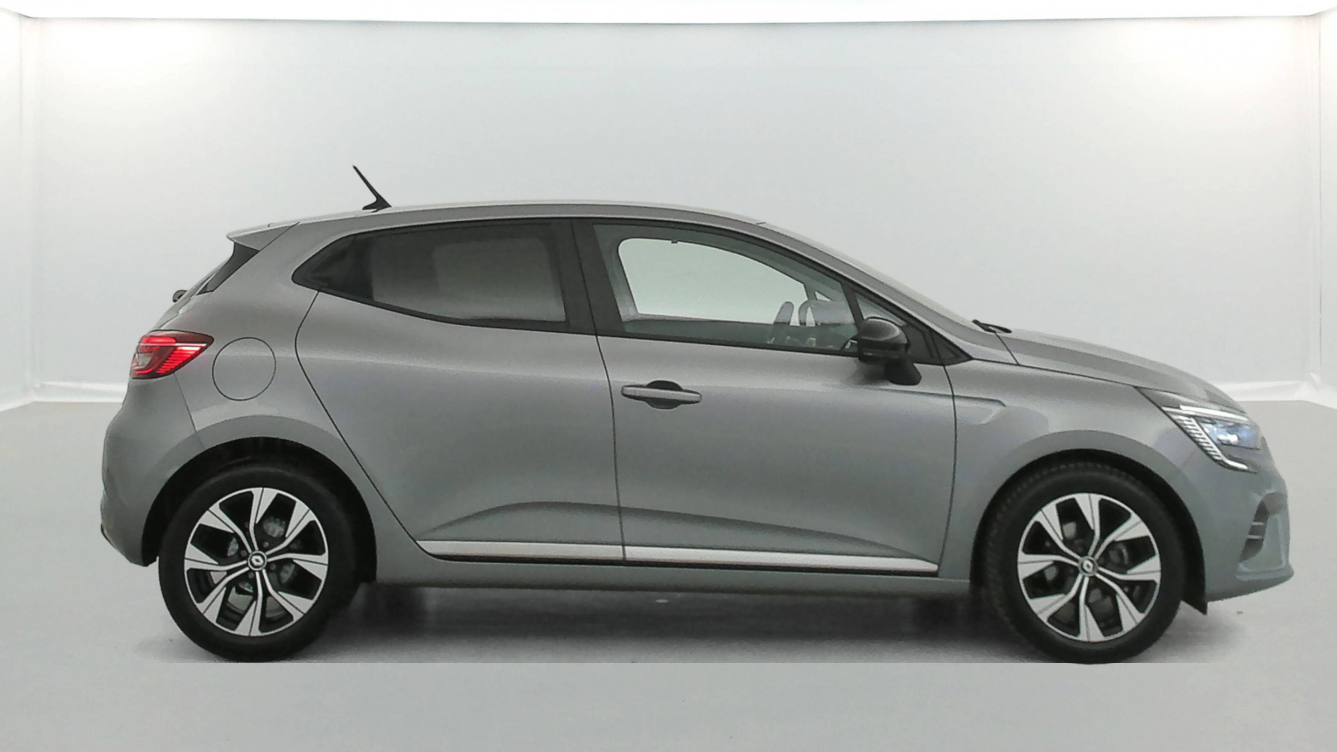 Vente en ligne Renault Clio 5 Clio TCe 90 au prix de 14 990 €