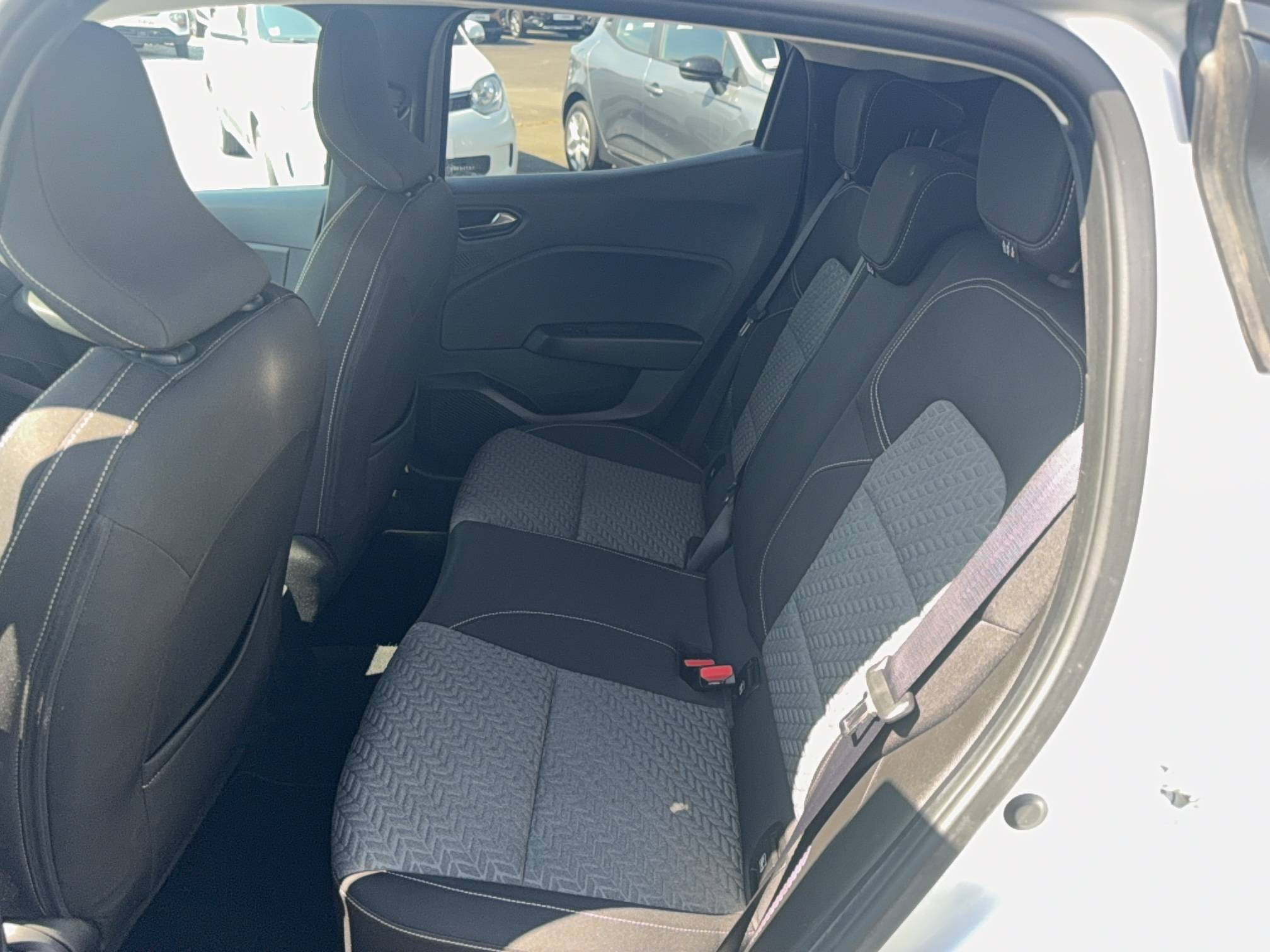 Vente en ligne Renault Clio 5 Clio E-Tech full hybrid 145 au prix de 17 990 €