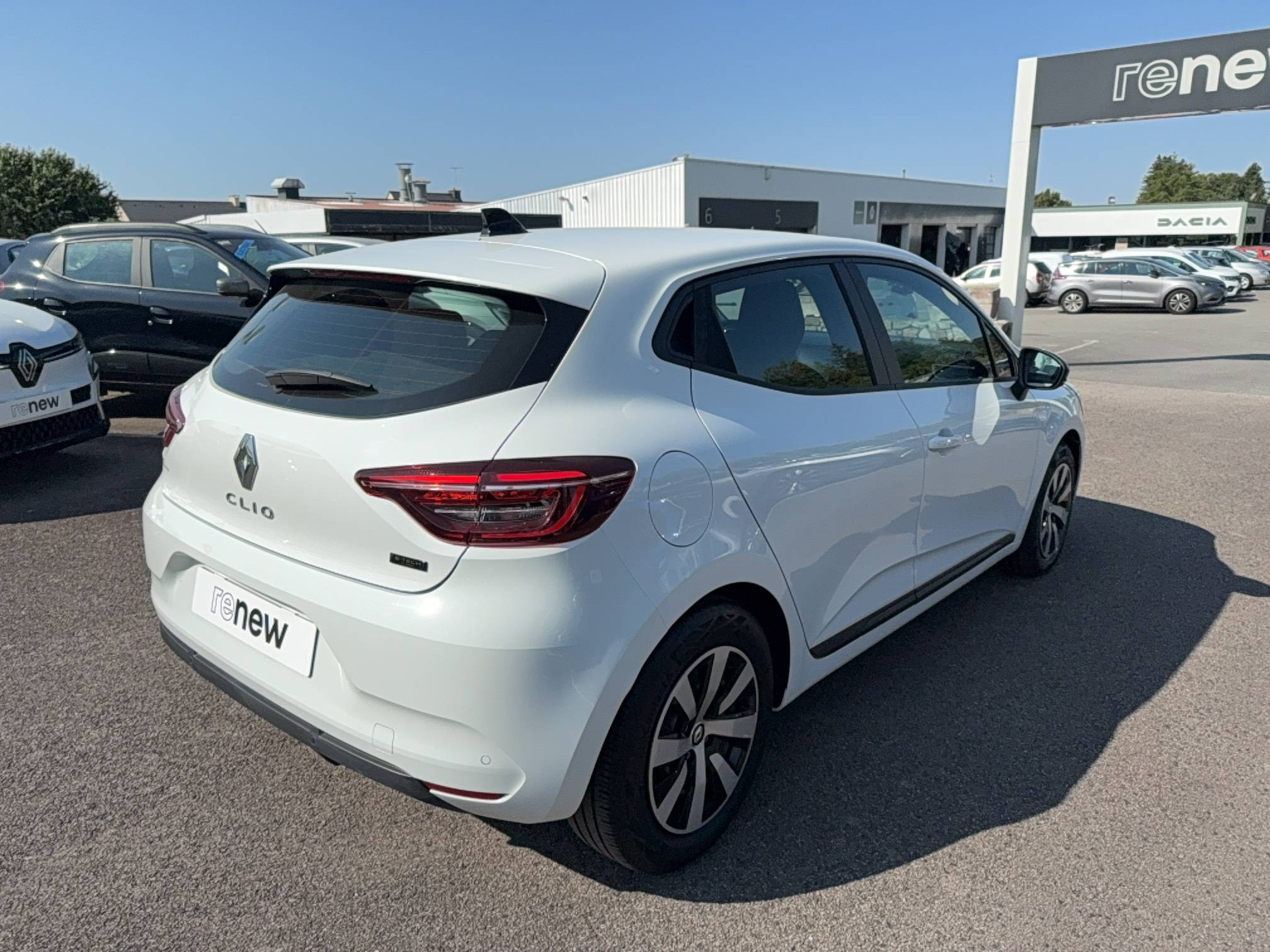 Vente en ligne Renault Clio 5 Clio E-Tech full hybrid 145 au prix de 16 690 €