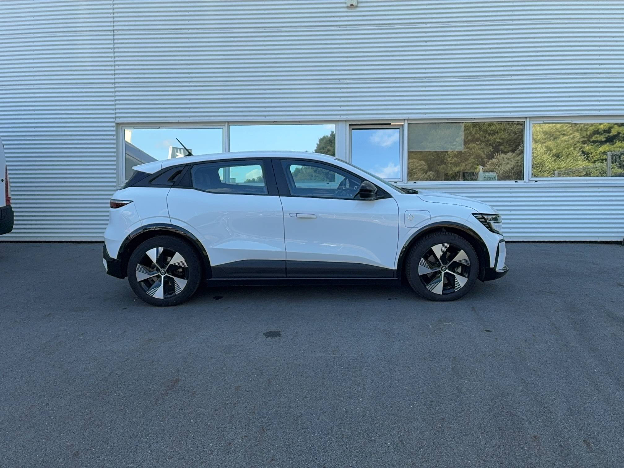Vente en ligne Renault Megane E-Tech  EV40 130ch standard charge au prix de 20 990 €