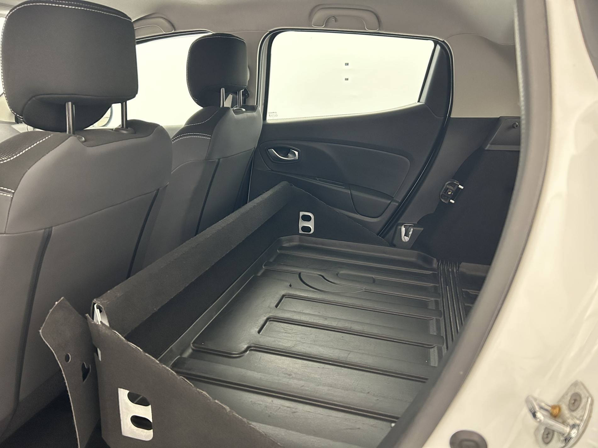 Vente en ligne Renault Clio 4 CLIO SOCIETE DCI 75 ENERGY au prix de 7 790 €
