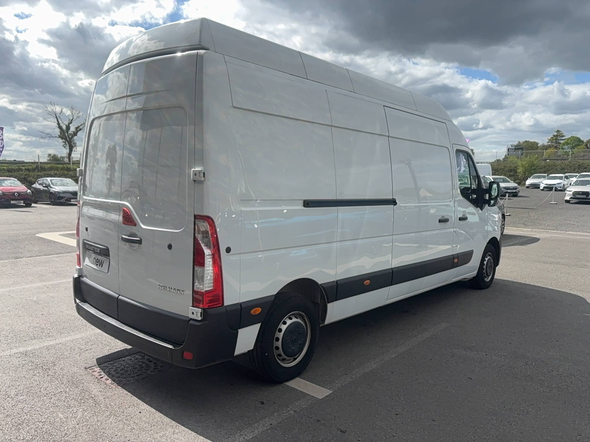 Vente en ligne Renault Master Fourgon MASTER FGN TRAC F3500 L3H3 BLUE DCI 135 au prix de 27 000 €