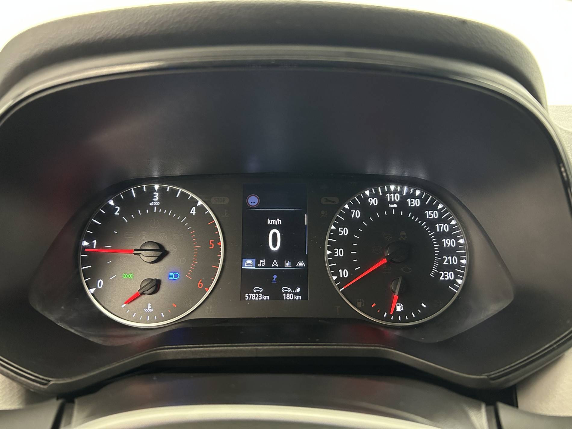 Vente en ligne Renault Clio 5 CLIO SOCIETE BLUE DCI 100 au prix de 14 990 €