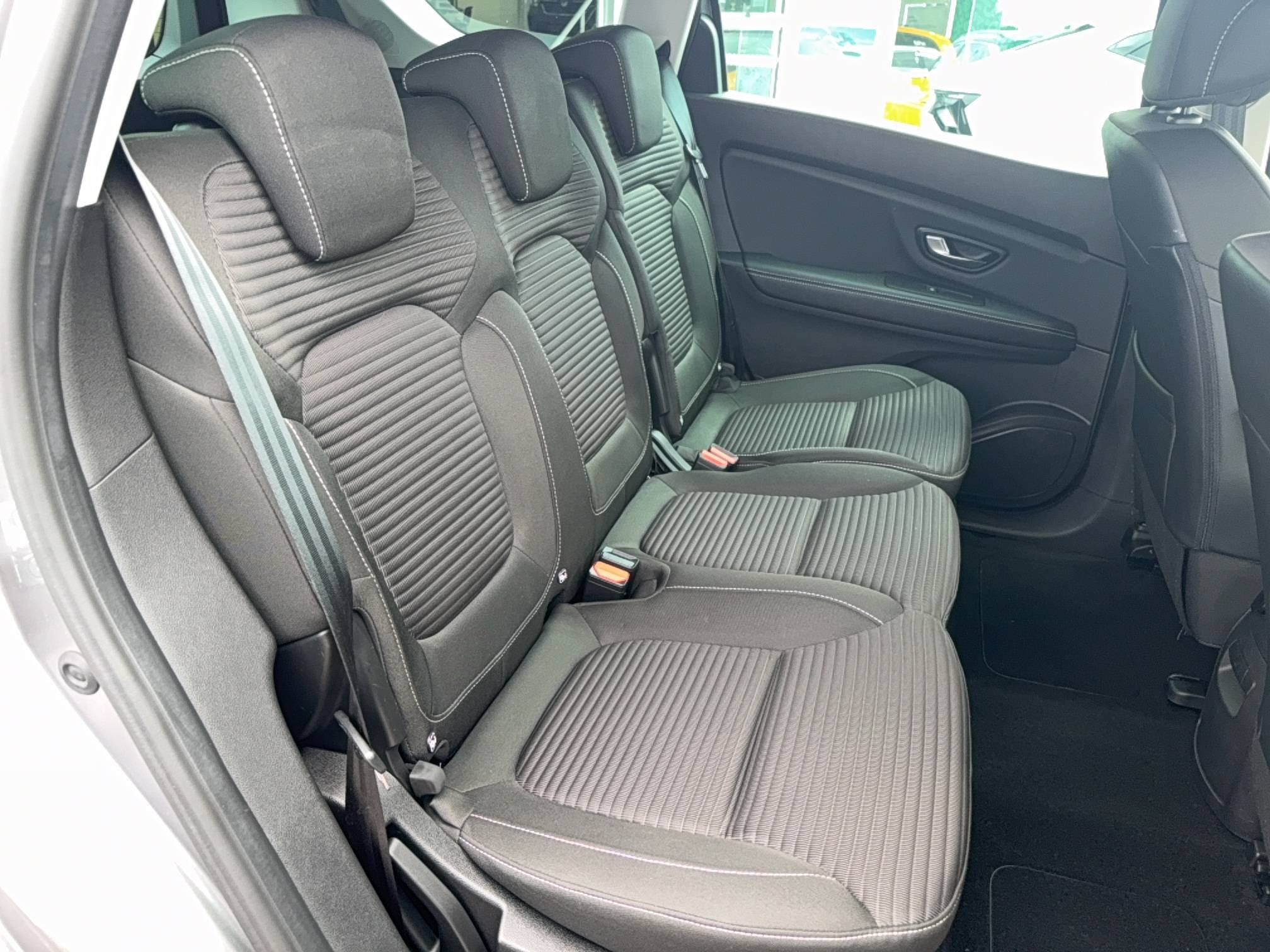 Vente en ligne Renault Grand Scenic 4 Grand Scenic TCe 140 EDC au prix de 22 830 €