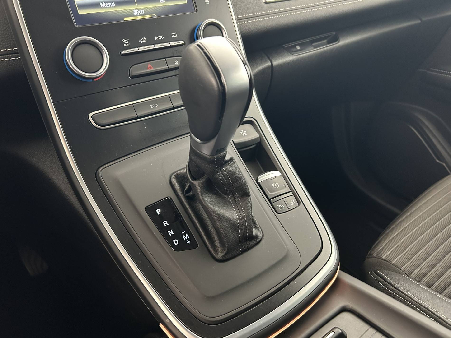 Vente en ligne Renault Scenic 4 Scenic TCe 140 Energy EDC au prix de 18 790 €