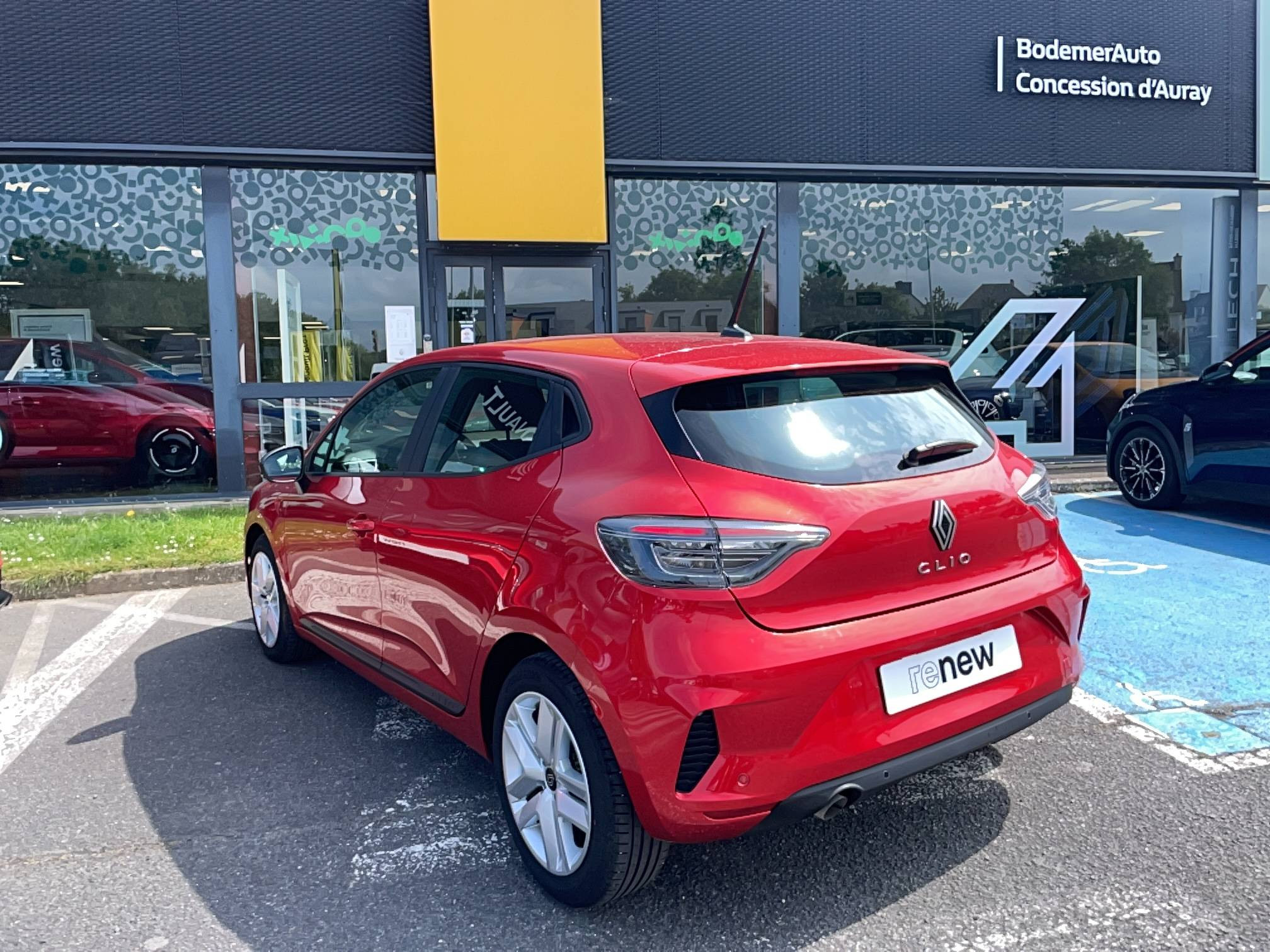 Vente en ligne Renault Clio 5 Clio TCe 90 au prix de 15 990 €