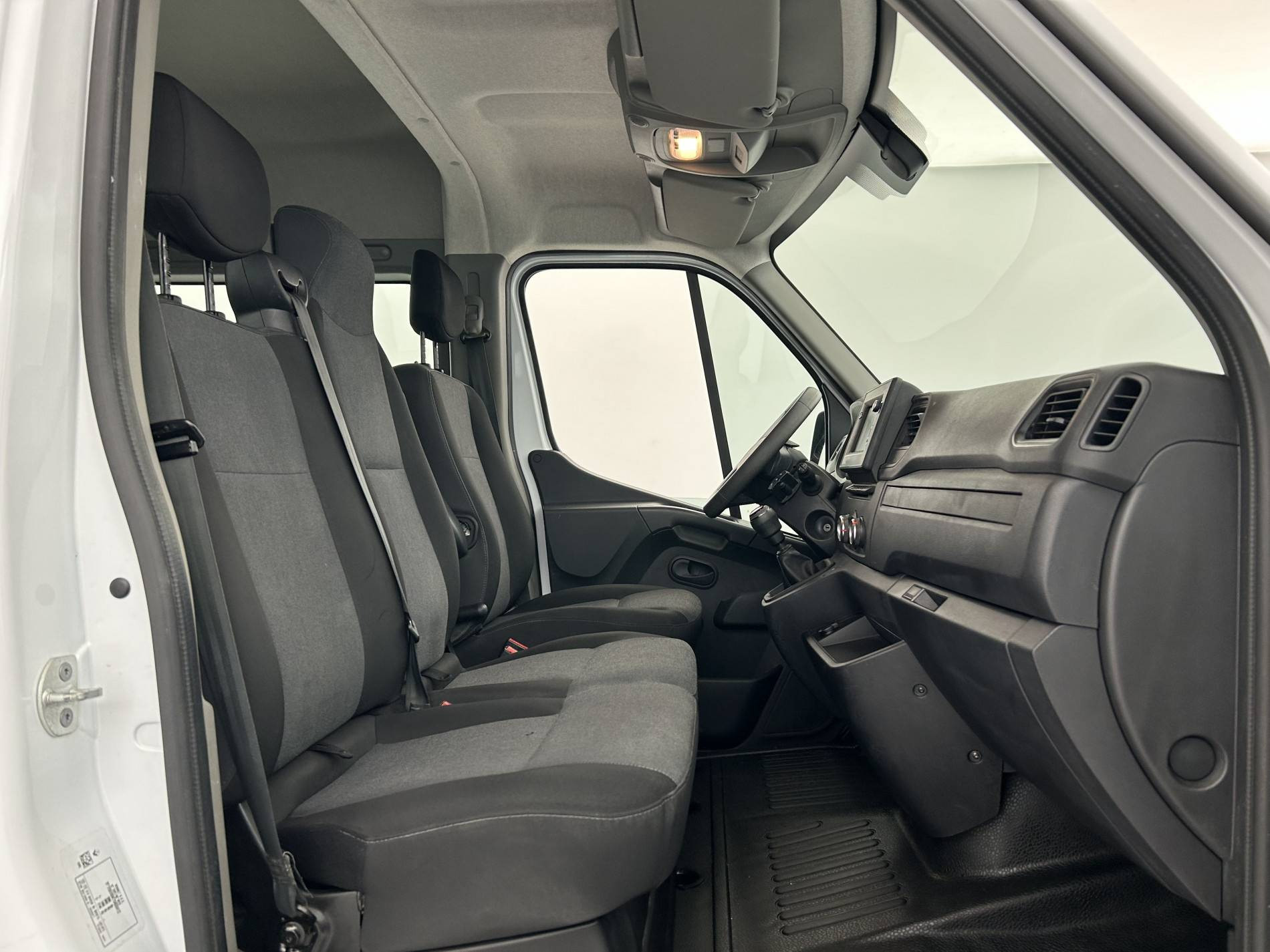 Vente en ligne Renault Master Fourgon MASTER CA TRAC F3300 L2H2 BLUE DCI 135 au prix de 23 790 €