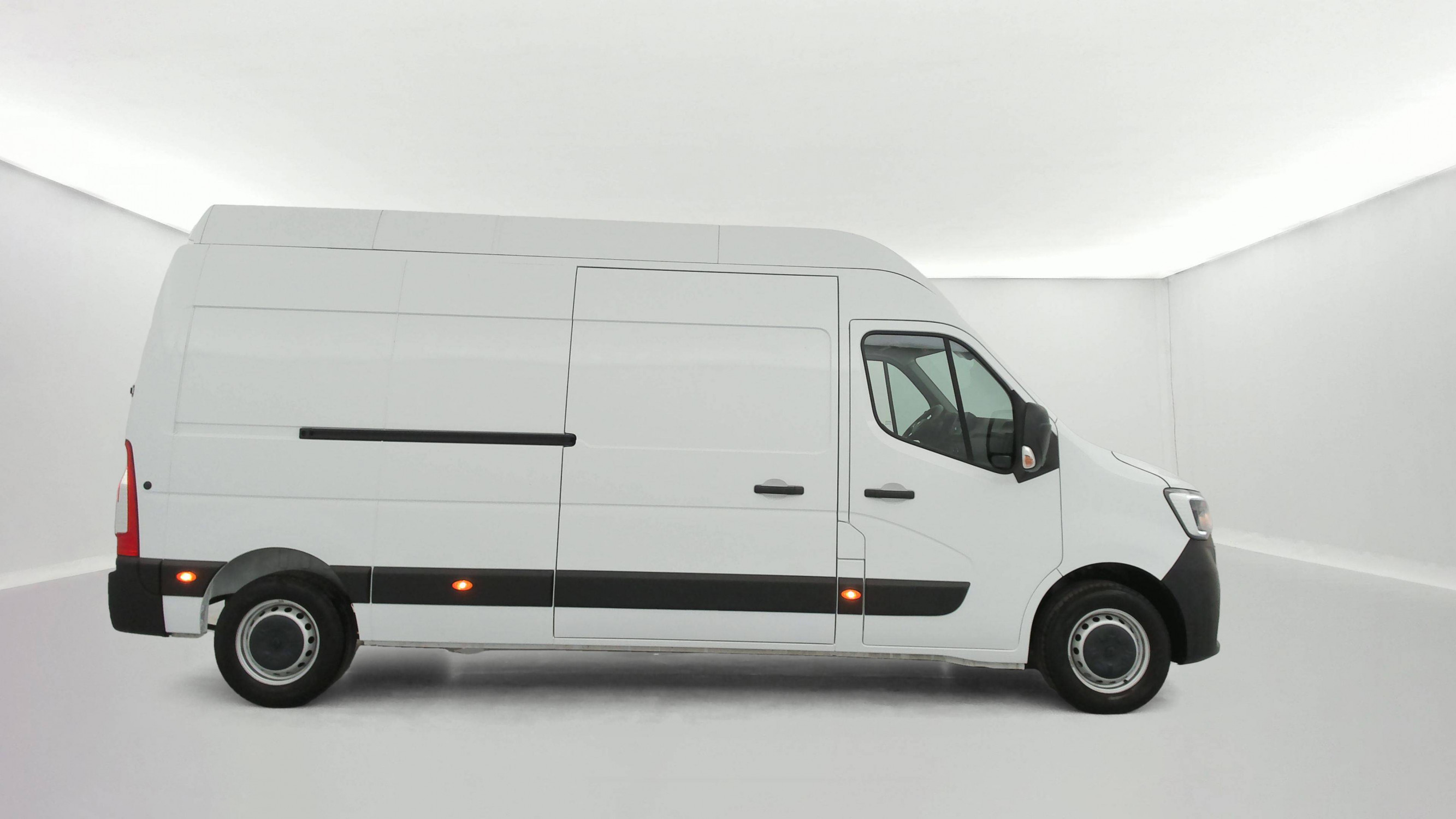 Vente en ligne Renault Master Fourgon MASTER FGN TRAC F3500 L3H3 BLUE DCI 135 au prix de 26 490 €