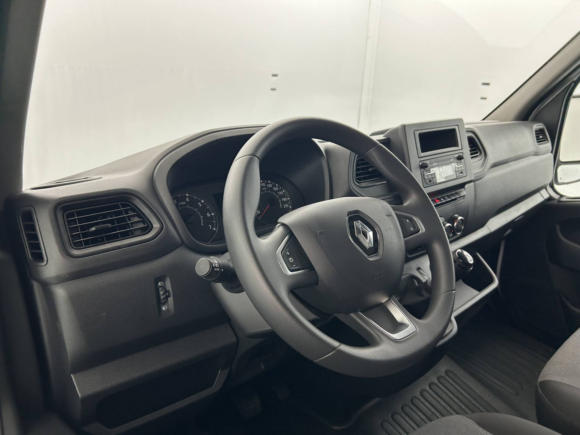 Vente en ligne Renault Master Fourgon MASTER FGN TRAC F3500 L2H2 BLUE DCI 135 au prix de 24 490 €