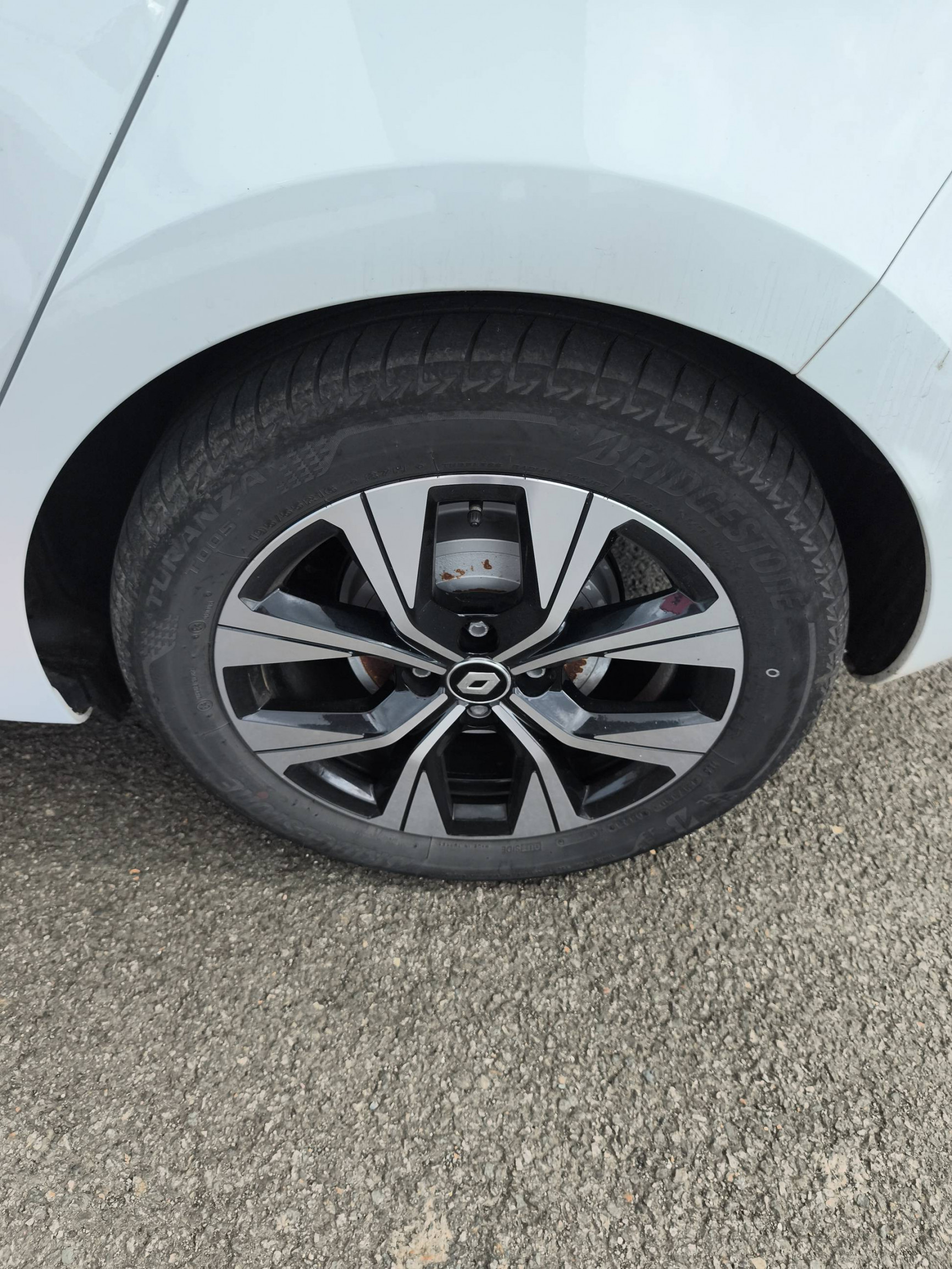 Vente en ligne Renault Clio 5 Clio E-Tech full hybrid 145 au prix de 16 990 €