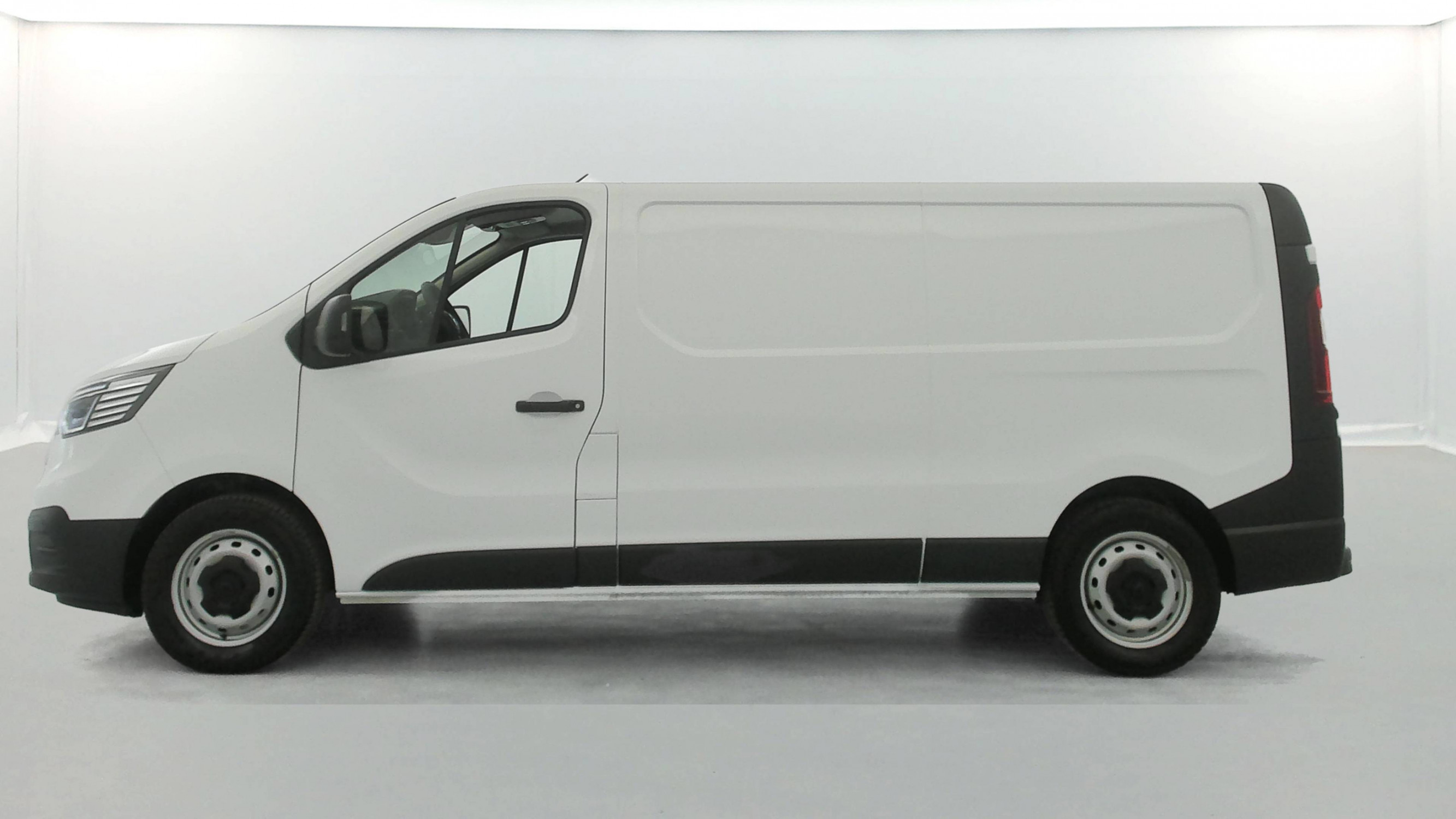 Vente en ligne Renault Trafic 3 Fourgon TRAFIC FGN L2H1 3000 KG BLUE DCI 130 au prix de 25 000 €