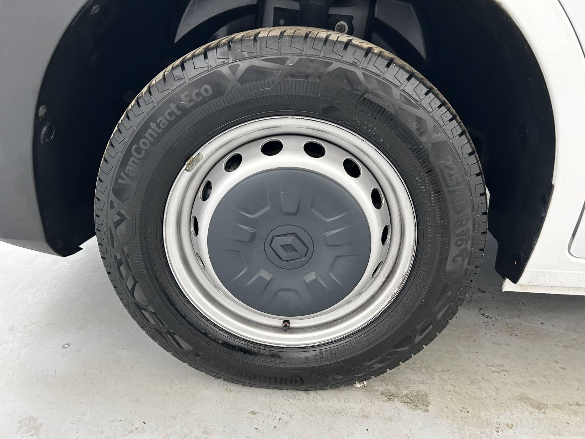 Vente en ligne Renault Master Fourgon MASTER FGN TRAC F3500 L3H3 BLUE DCI 135 au prix de 28 790 €