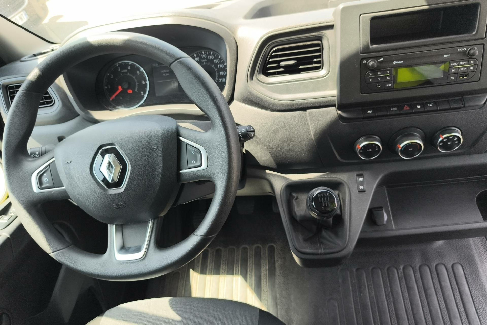 Vente en ligne Renault Master Fourgon MASTER FGN TRAC F3500 L2H2 BLUE DCI 135 au prix de 26 280 €