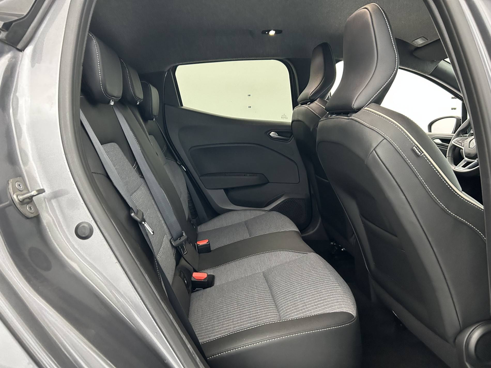 Vente en ligne Renault Clio 5 Clio E-Tech full hybrid 145 au prix de 18 390 €