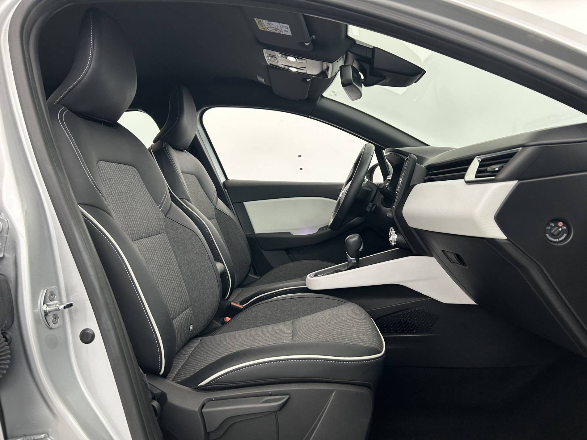 Vente en ligne Renault Clio 5 Clio E-Tech 140 - 21N au prix de 16 990 €