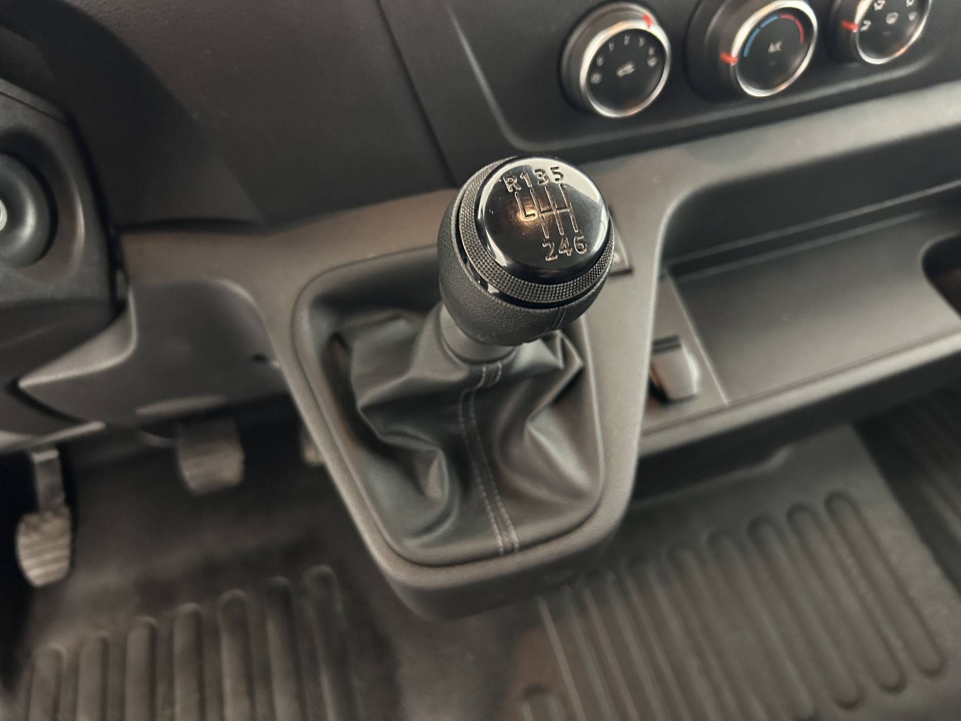 Vente en ligne Renault Master Fourgon MASTER FGN TRAC F3500 L2H2 BLUE DCI 135 au prix de 26 990 €