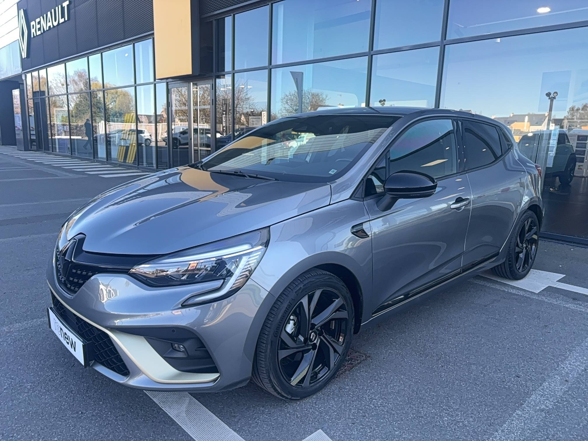 Vente en ligne Renault Clio 5 Clio E-Tech full hybrid 145 au prix de 19 490 €