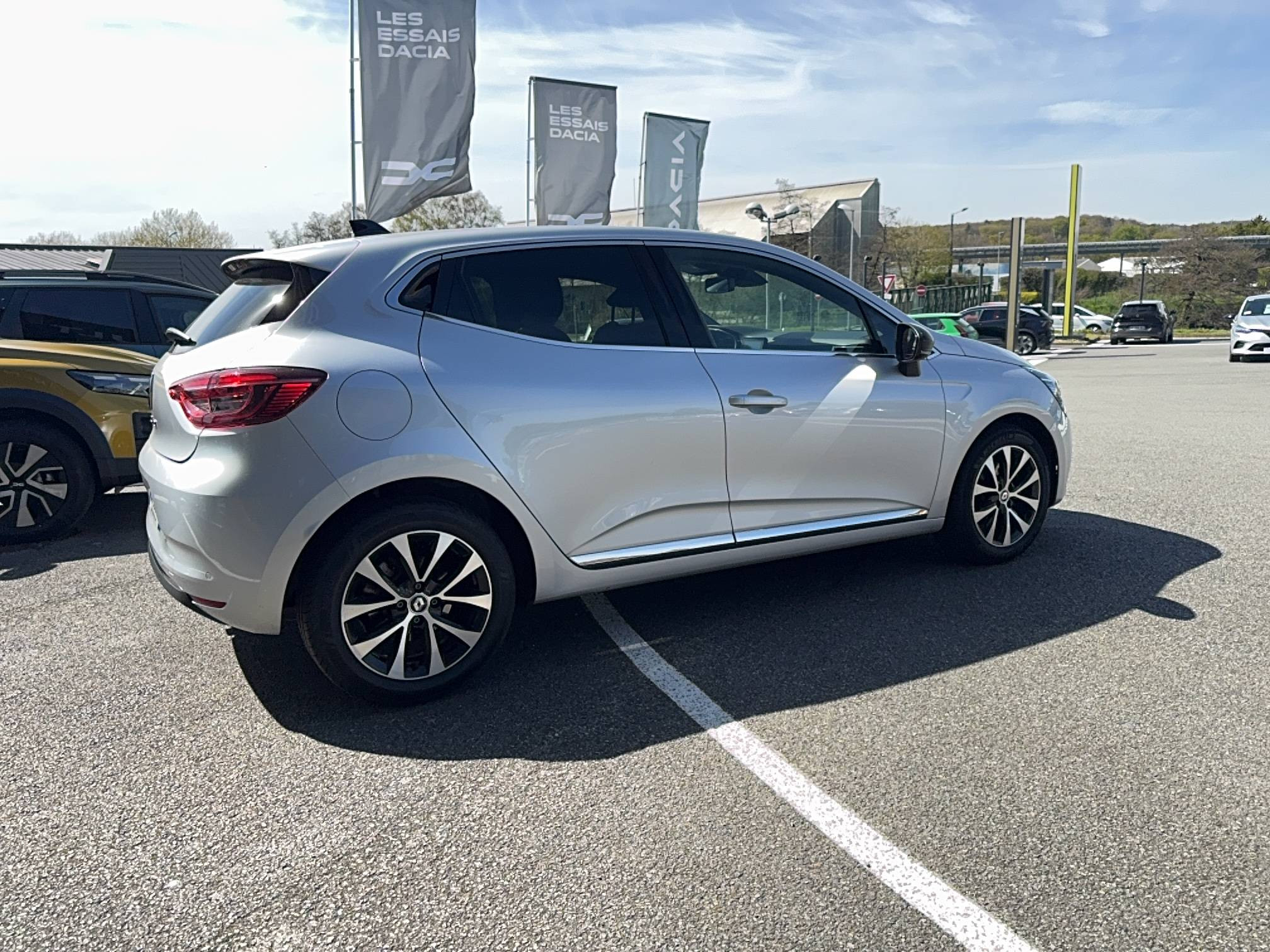 Vente en ligne Renault Clio 5 Clio TCe 140 au prix de 16 490 €