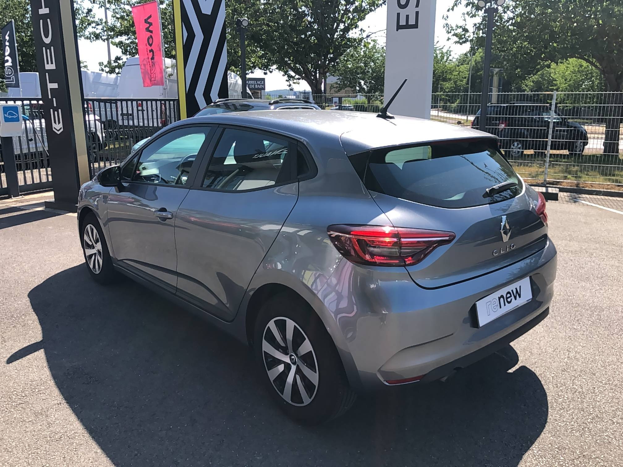 Vente en ligne Renault Clio 5 Clio TCe 90 au prix de 14 990 €