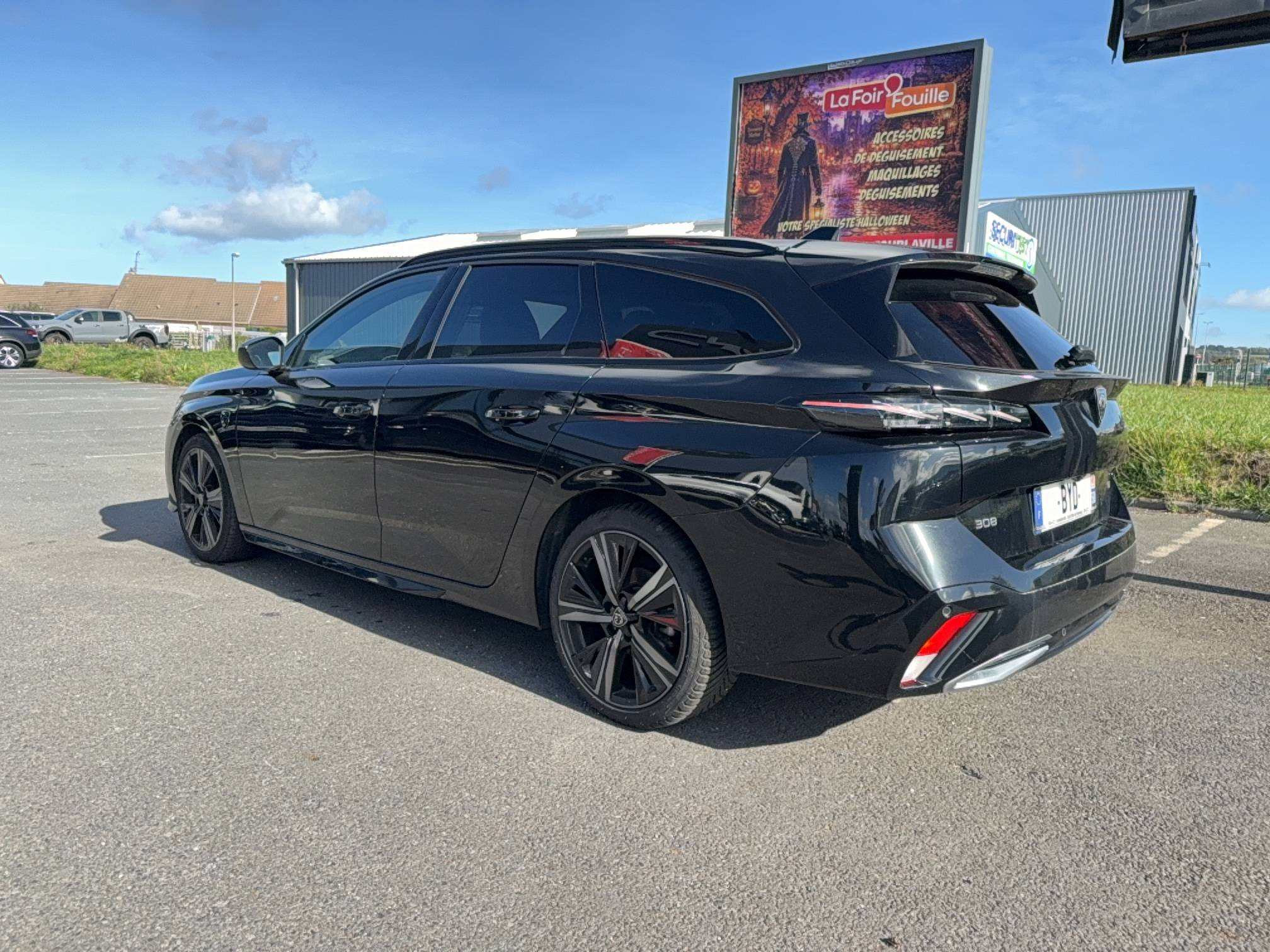 Vente en ligne Peugeot 308 SW  BlueHDi 130ch S&S EAT8 au prix de 17 490 €