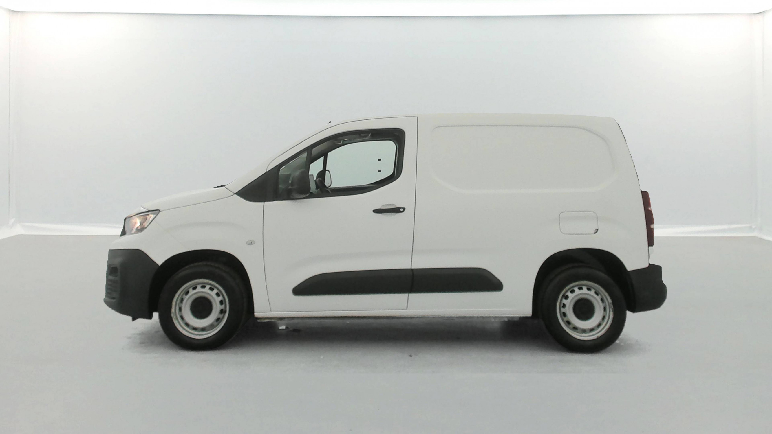 Vente en ligne Peugeot Partner Fourgon  STANDARD 650 KG BLUEHDI 100 S&S BVM5 au prix de 11 990 €