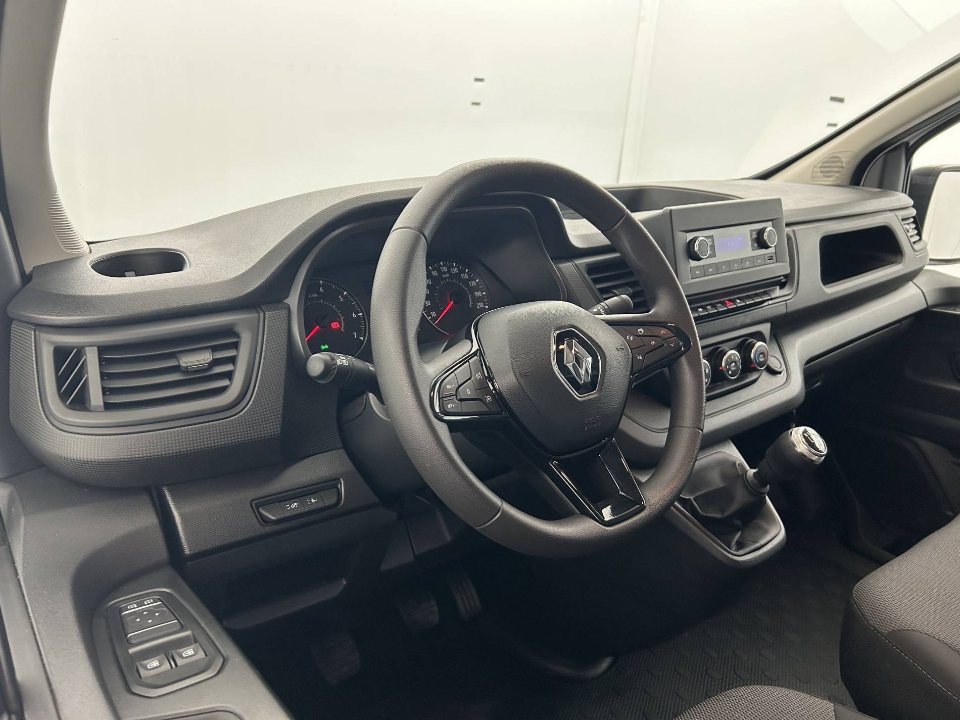 Vente en ligne Renault Trafic 3 Fourgon TRAFIC FG BLUE DCI 130 L1H1 3T GSR2 au prix de 25 390 €