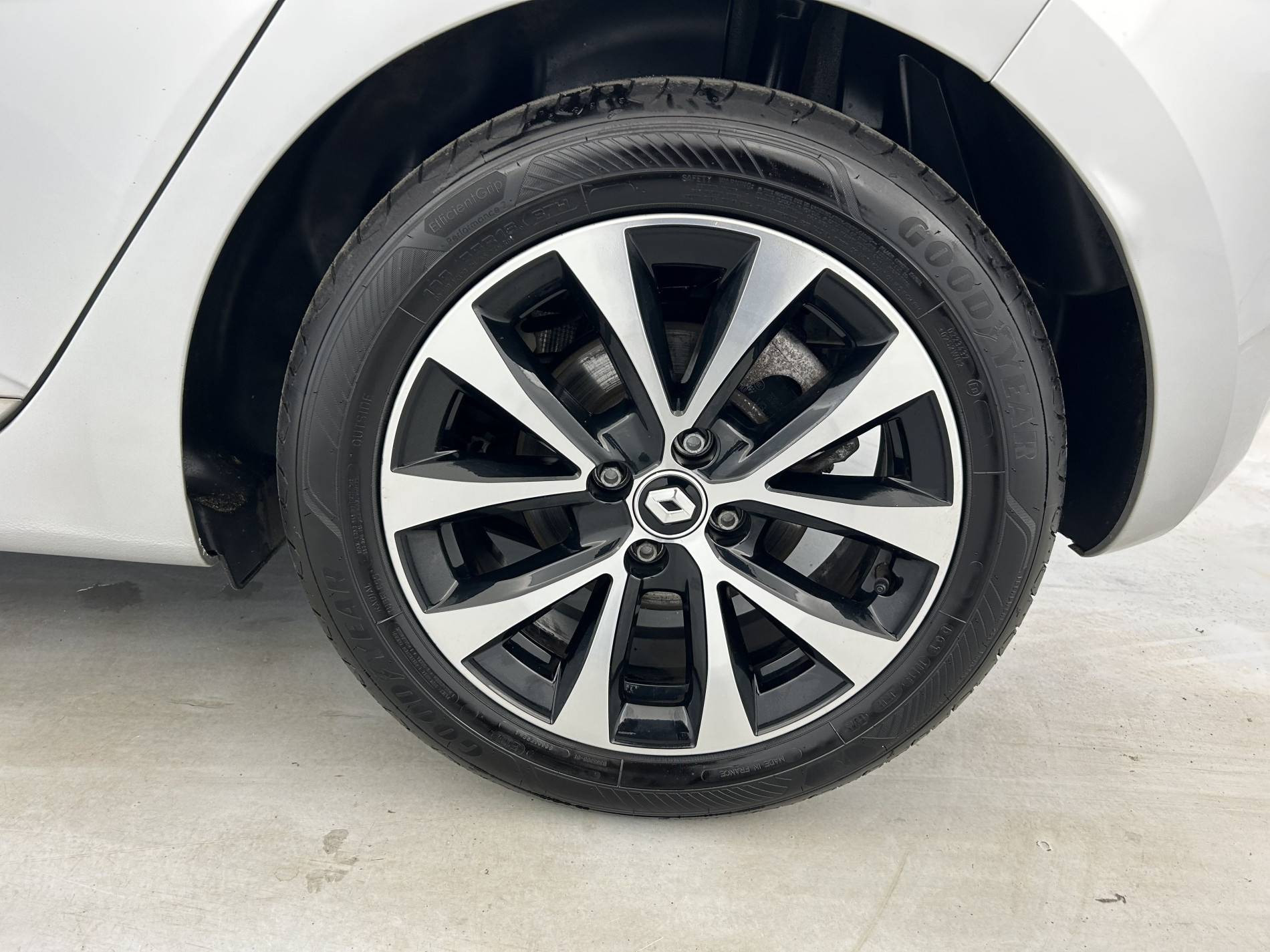 Vente en ligne Renault Clio 5 Clio E-Tech 140 - 21N au prix de 16 500 €