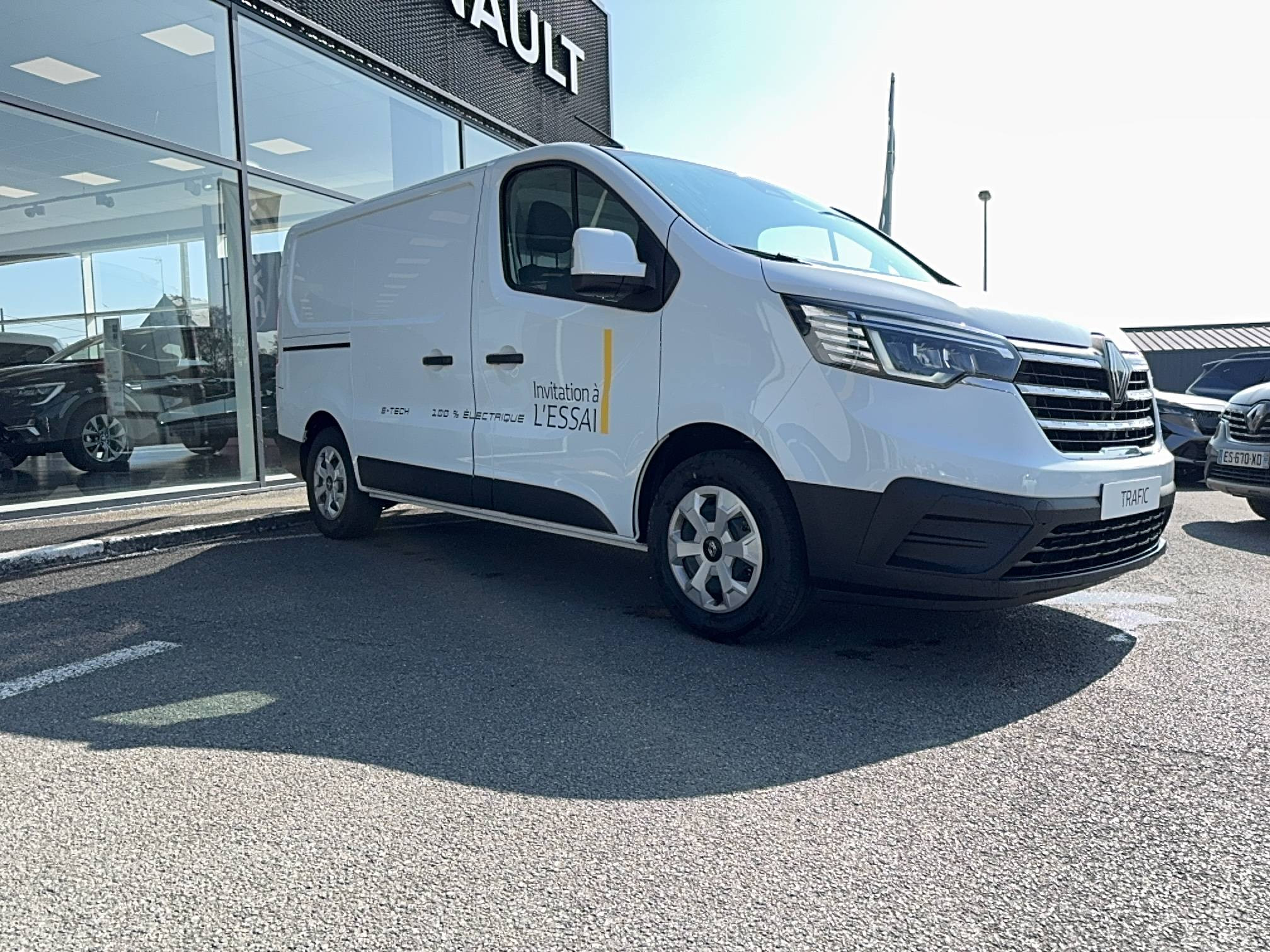 Vente en ligne Renault Trafic Van E-Tech TRAFIC E-TECH ELECTRIQUE FGN L1H1 3T AC22 au prix de 35 300 €