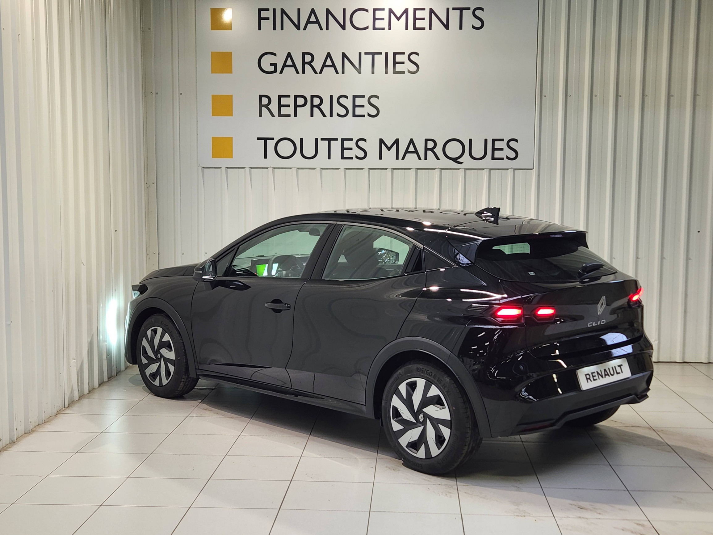 Vente en ligne Renault Clio 6 Clio E-Tech full hybrid 160 ch au prix de 24 690 €