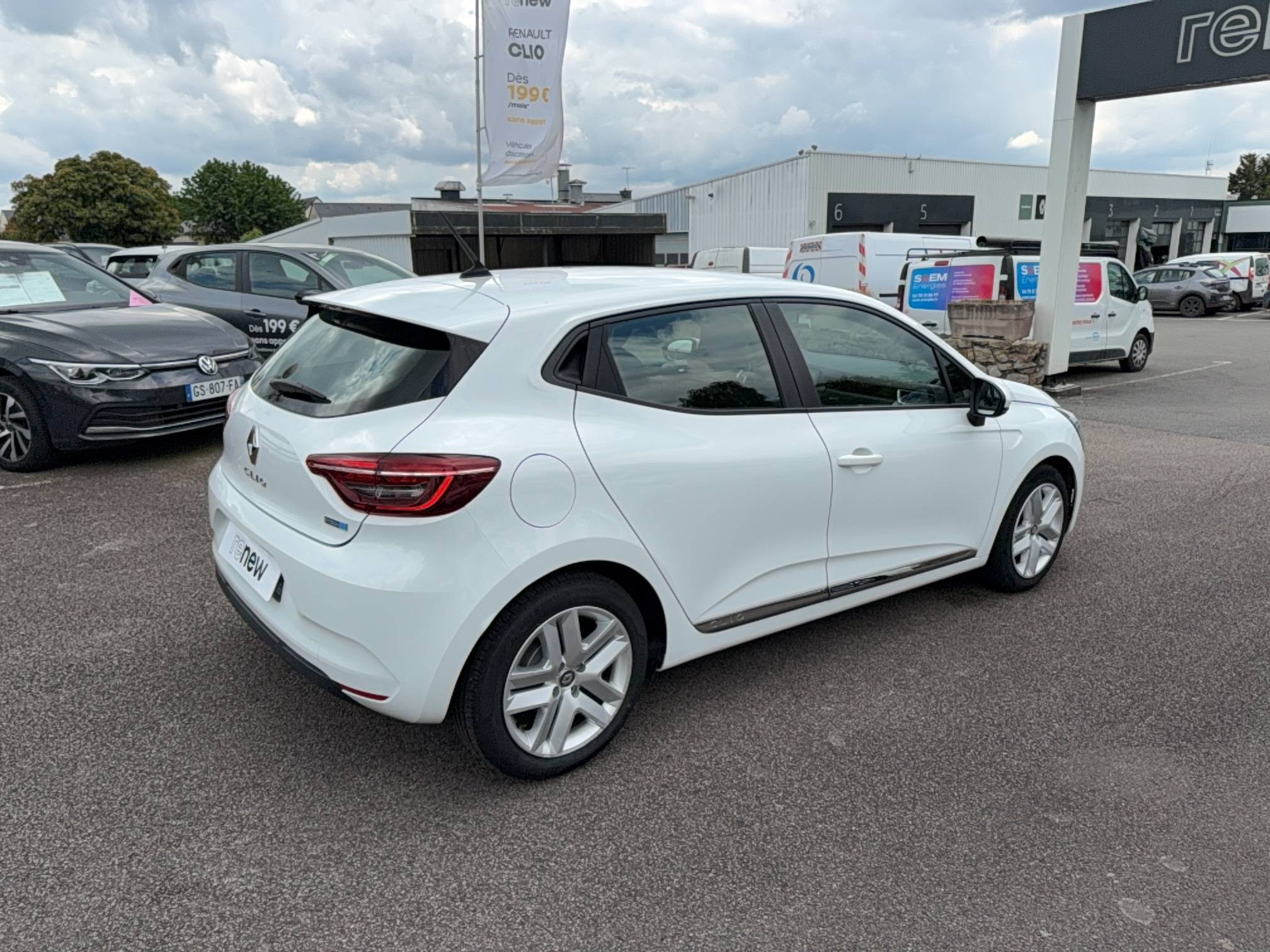Vente en ligne Renault Clio 5 Clio E-Tech 140 - 21N au prix de 13 290 €