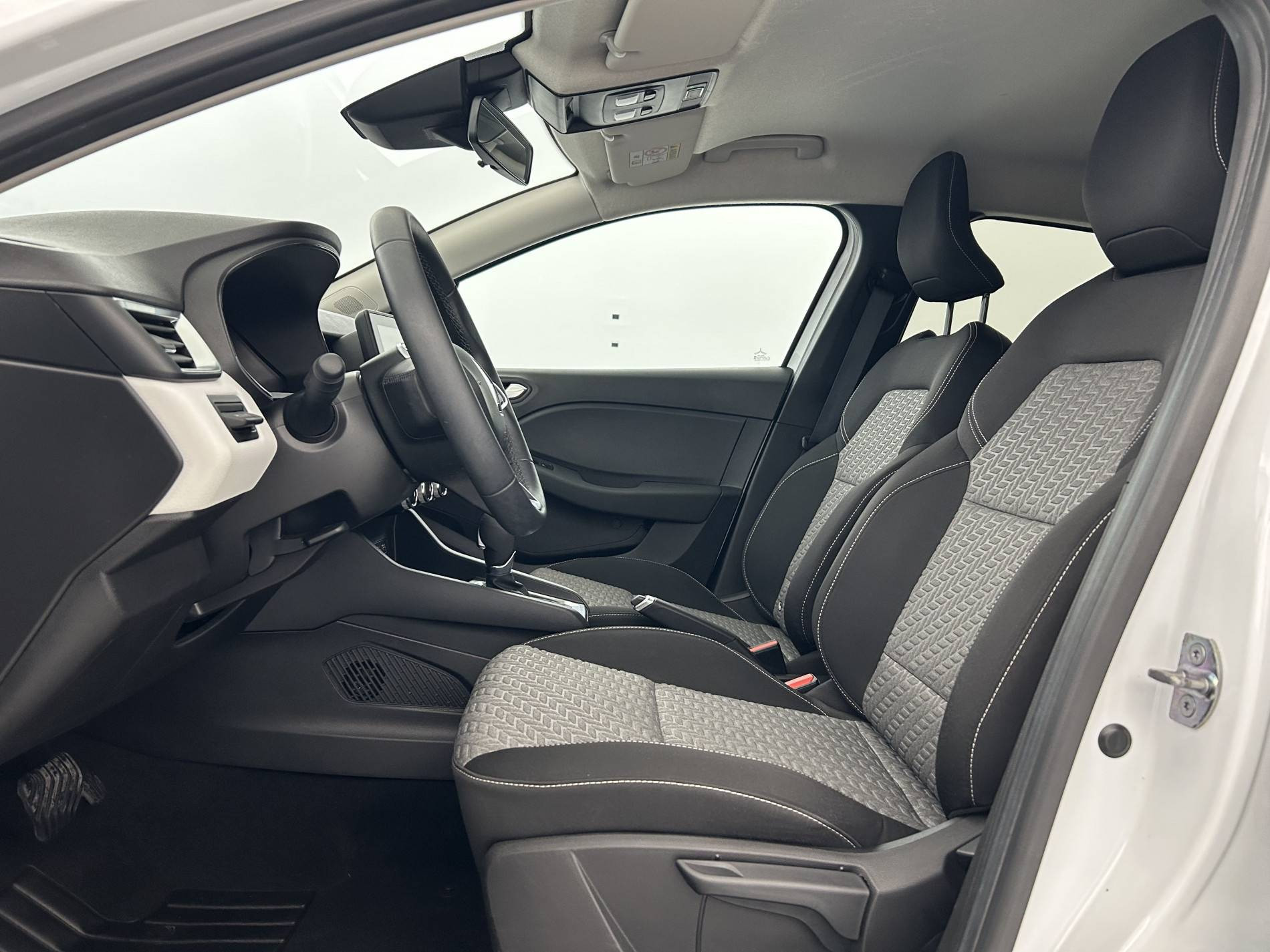 Vente en ligne Renault Clio 5 Clio E-Tech full hybrid 145 au prix de 17 990 €