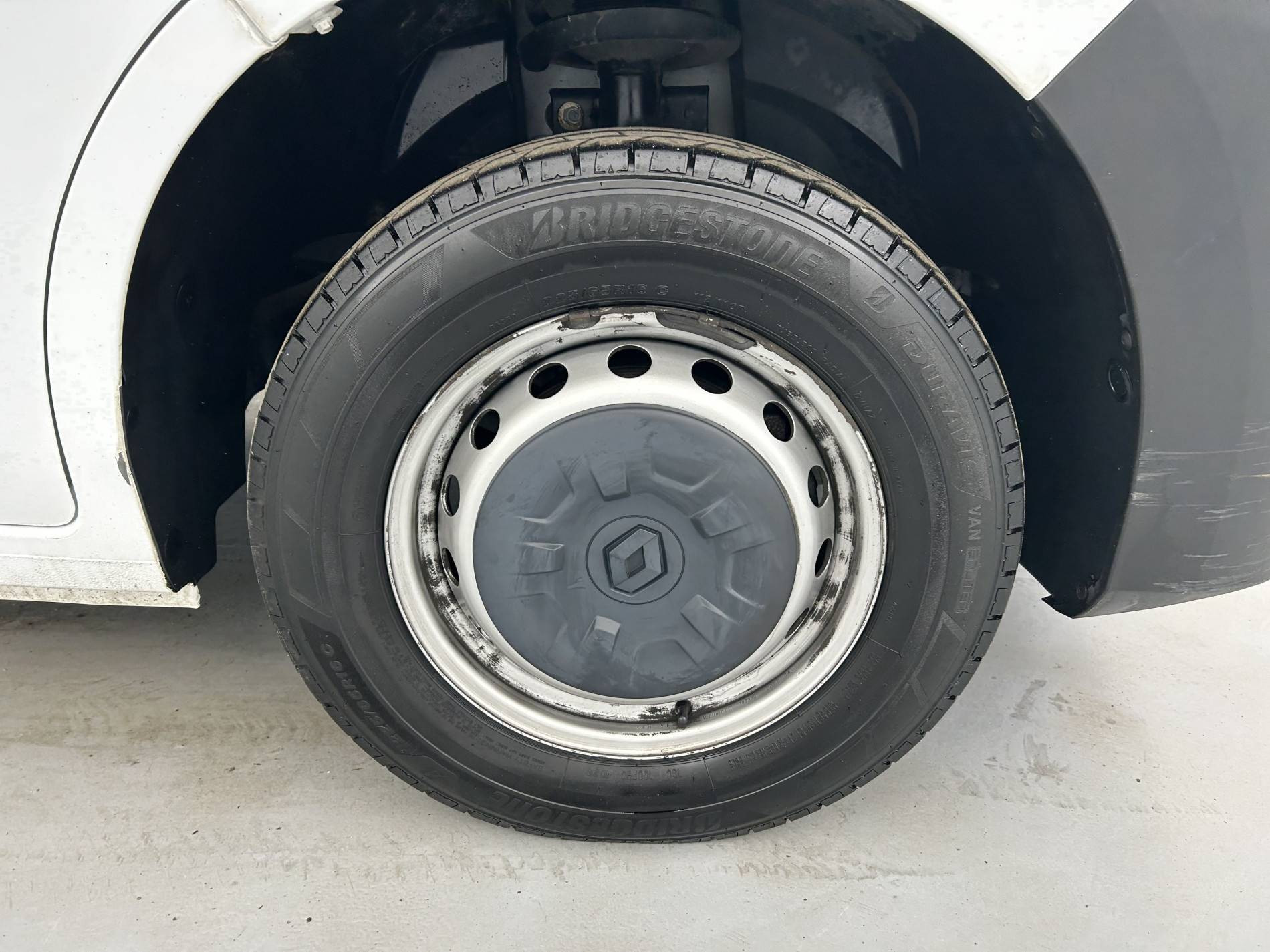 Vente en ligne Renault Master Fourgon MASTER FGN TRAC F3300 L2H2 BLUE DCI 180 au prix de 21 890 €