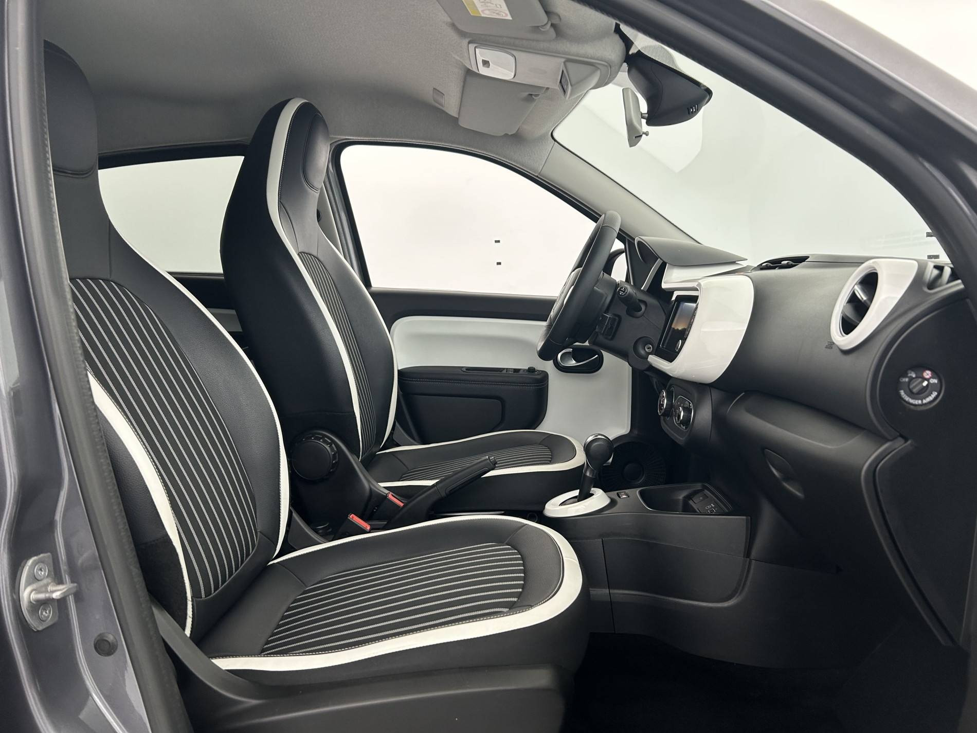 Vente en ligne Renault Twingo Electrique Twingo III E-Tech au prix de 11 990 €