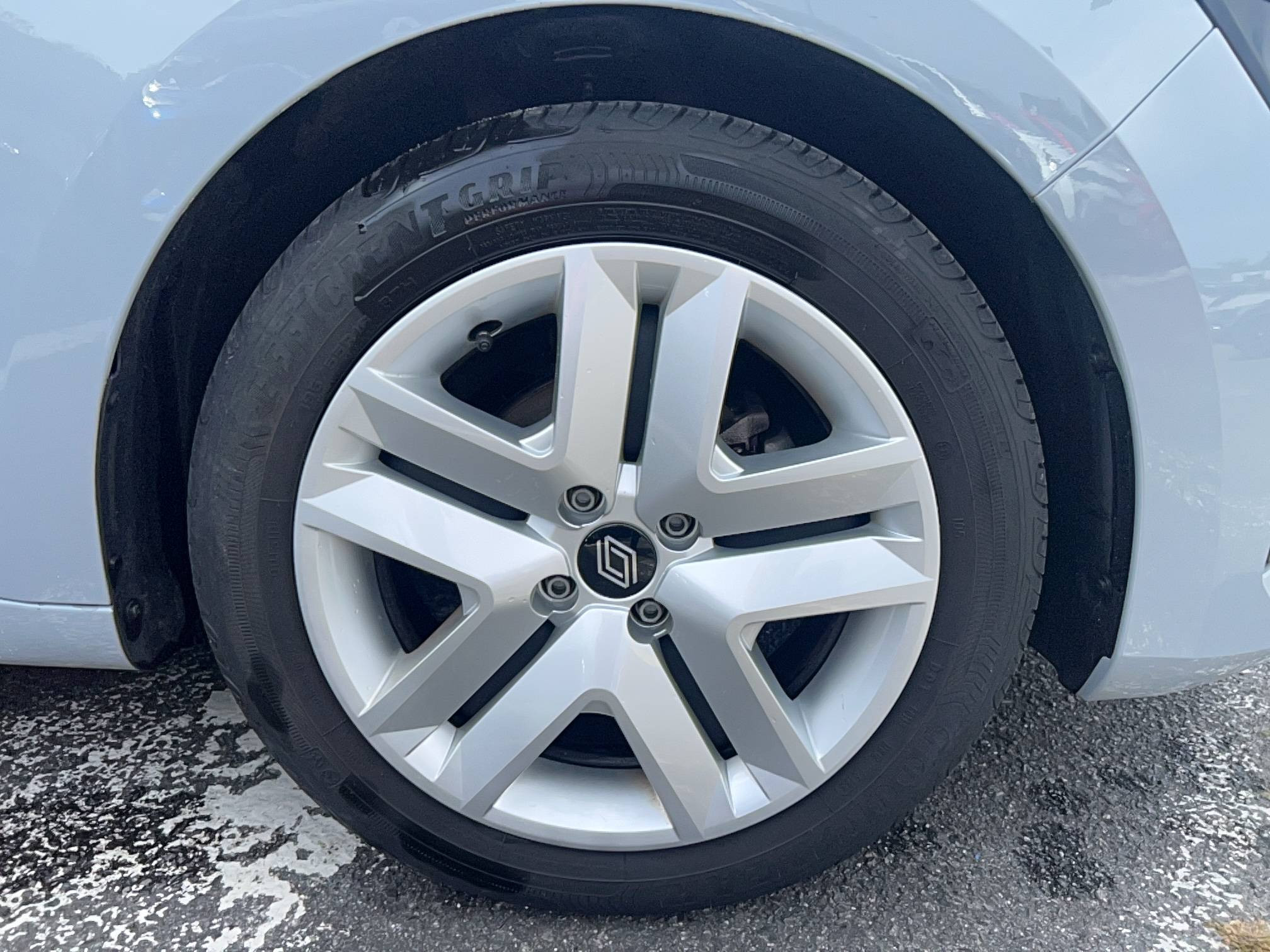 Vente en ligne Renault Clio 5 Clio TCe 90 au prix de 15 990 €