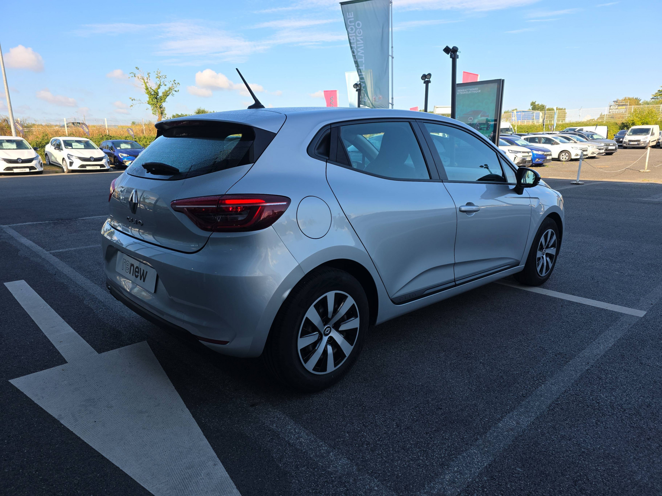 Vente en ligne Renault Clio 5 Clio TCe 90 au prix de 13 490 €