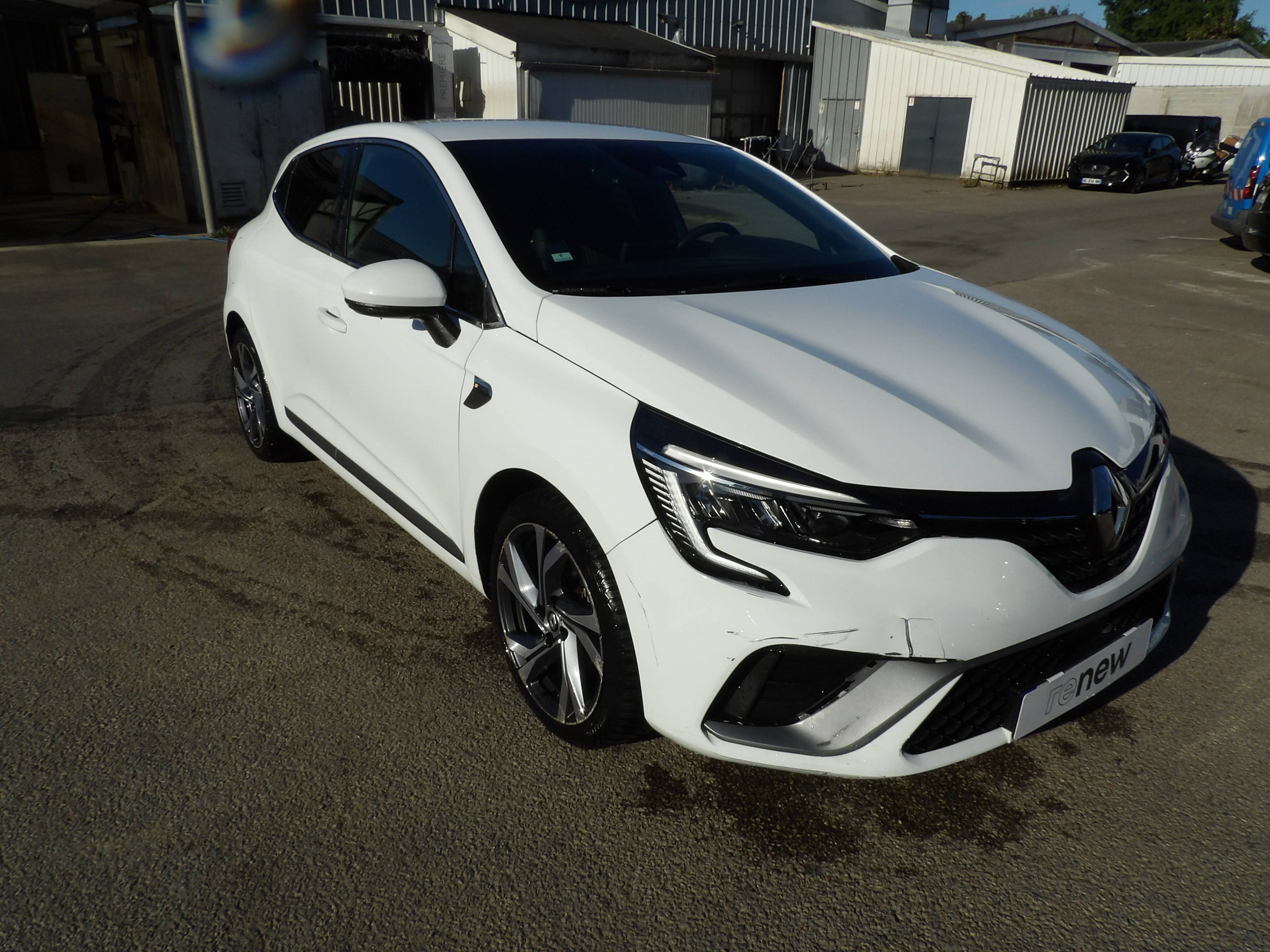 Vente en ligne Renault Clio 5 Clio E-Tech 140 - 21N au prix de 17 999 €