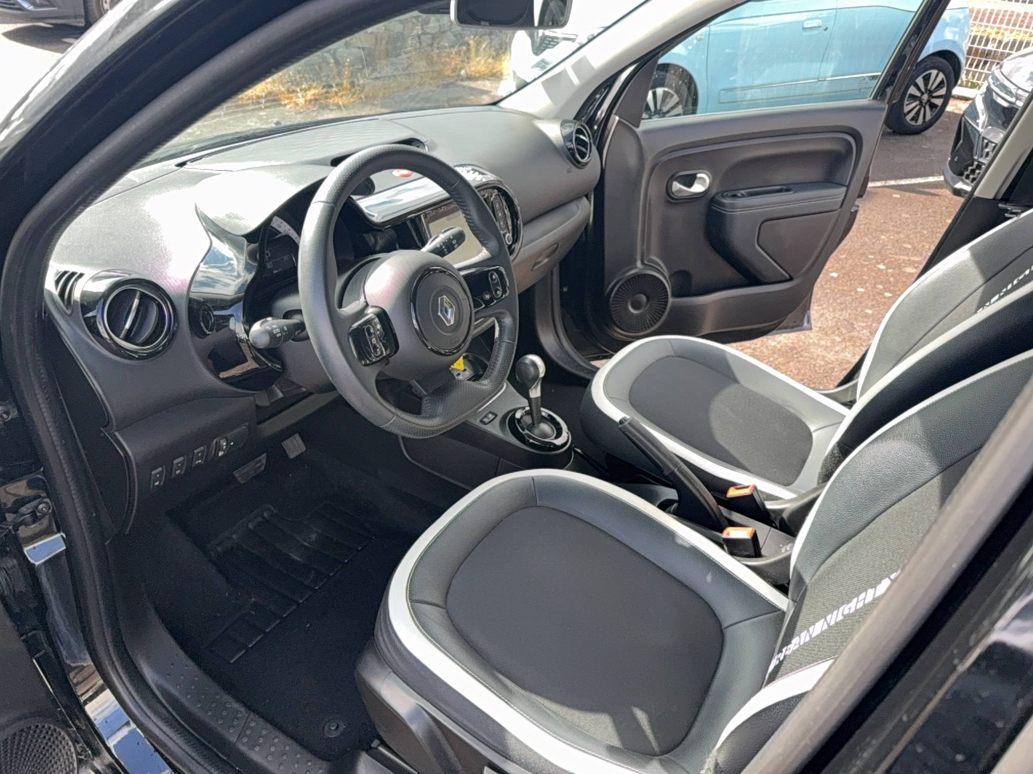 Vente en ligne Renault Twingo Electrique Twingo III E-Tech au prix de 11 590 €