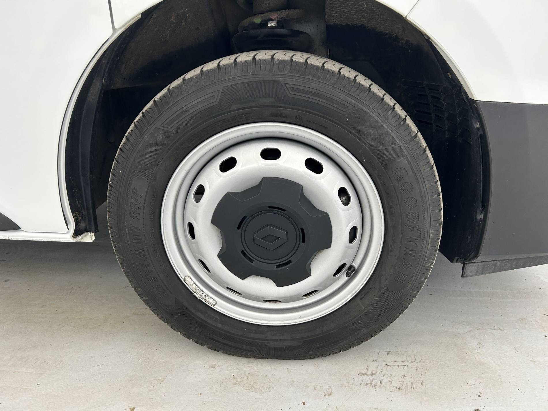 Vente en ligne Renault Trafic 3 Fourgon TRAFIC FG BLUE DCI 130 L1H1 3T GSR2 au prix de 25 390 €