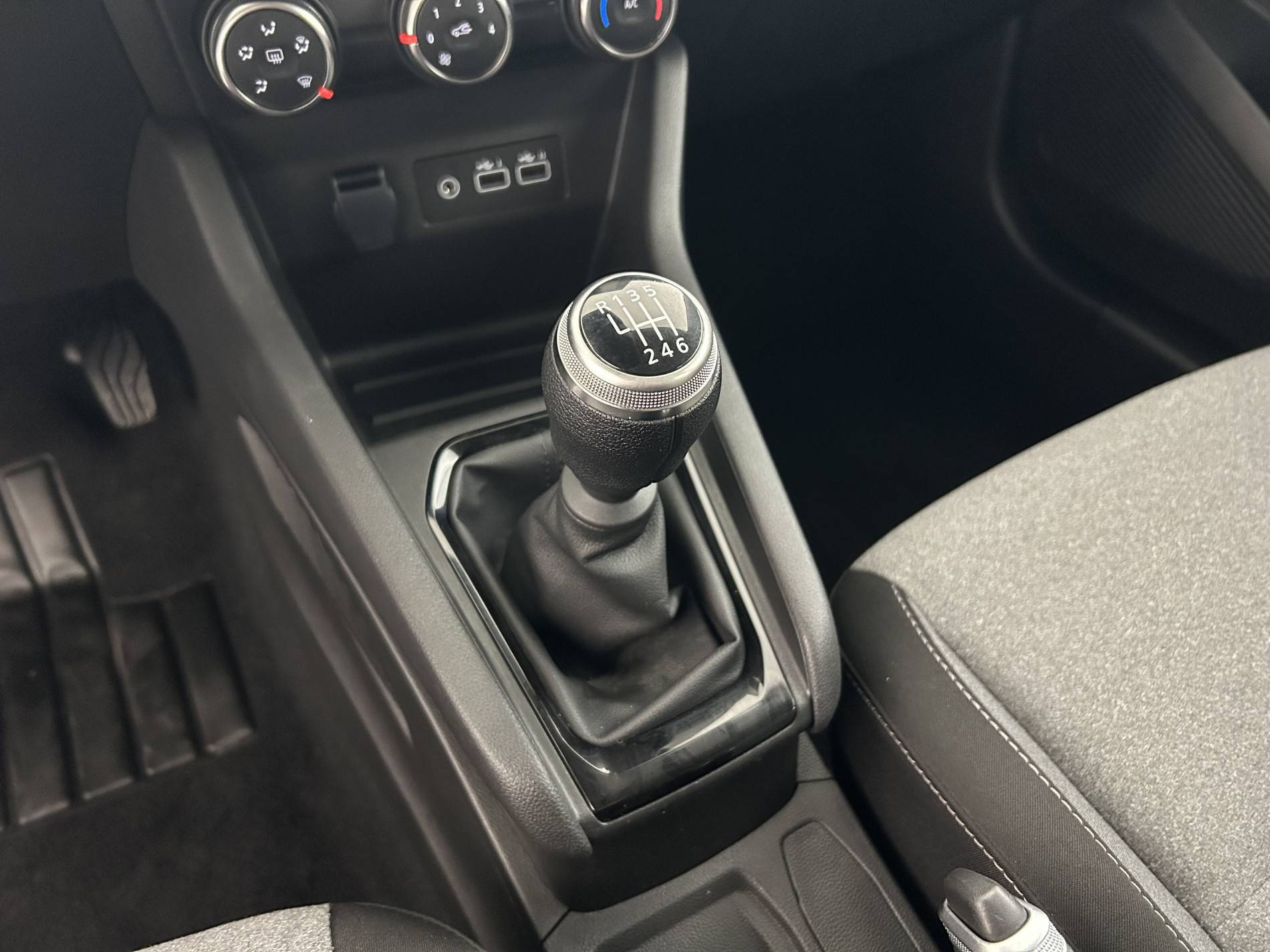 Vente en ligne Renault Clio 5 Clio TCe 90 au prix de 15 400 €