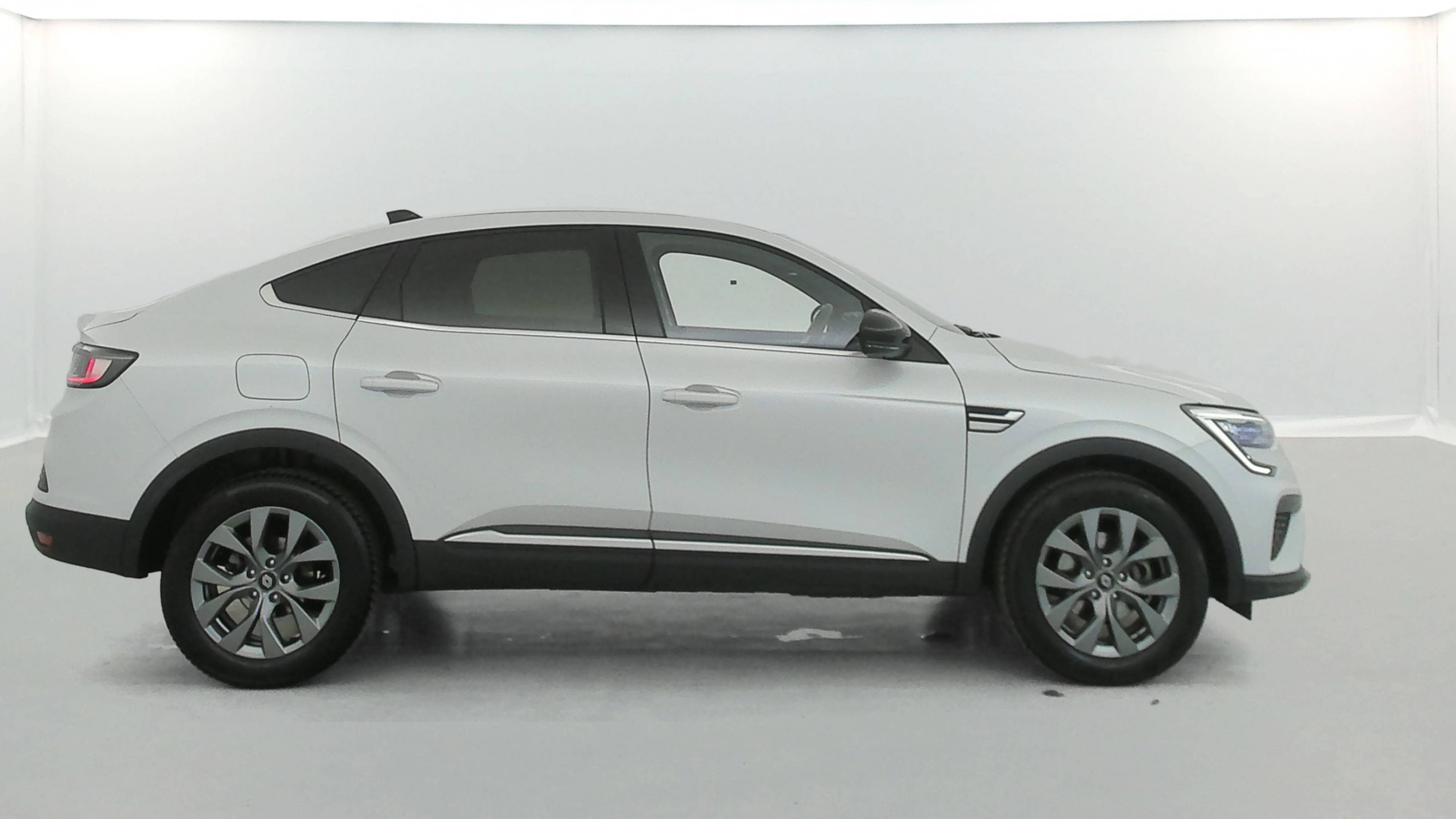 Vente en ligne Renault Arkana  E-Tech full hybrid 145 GSR2 au prix de 23 290 €