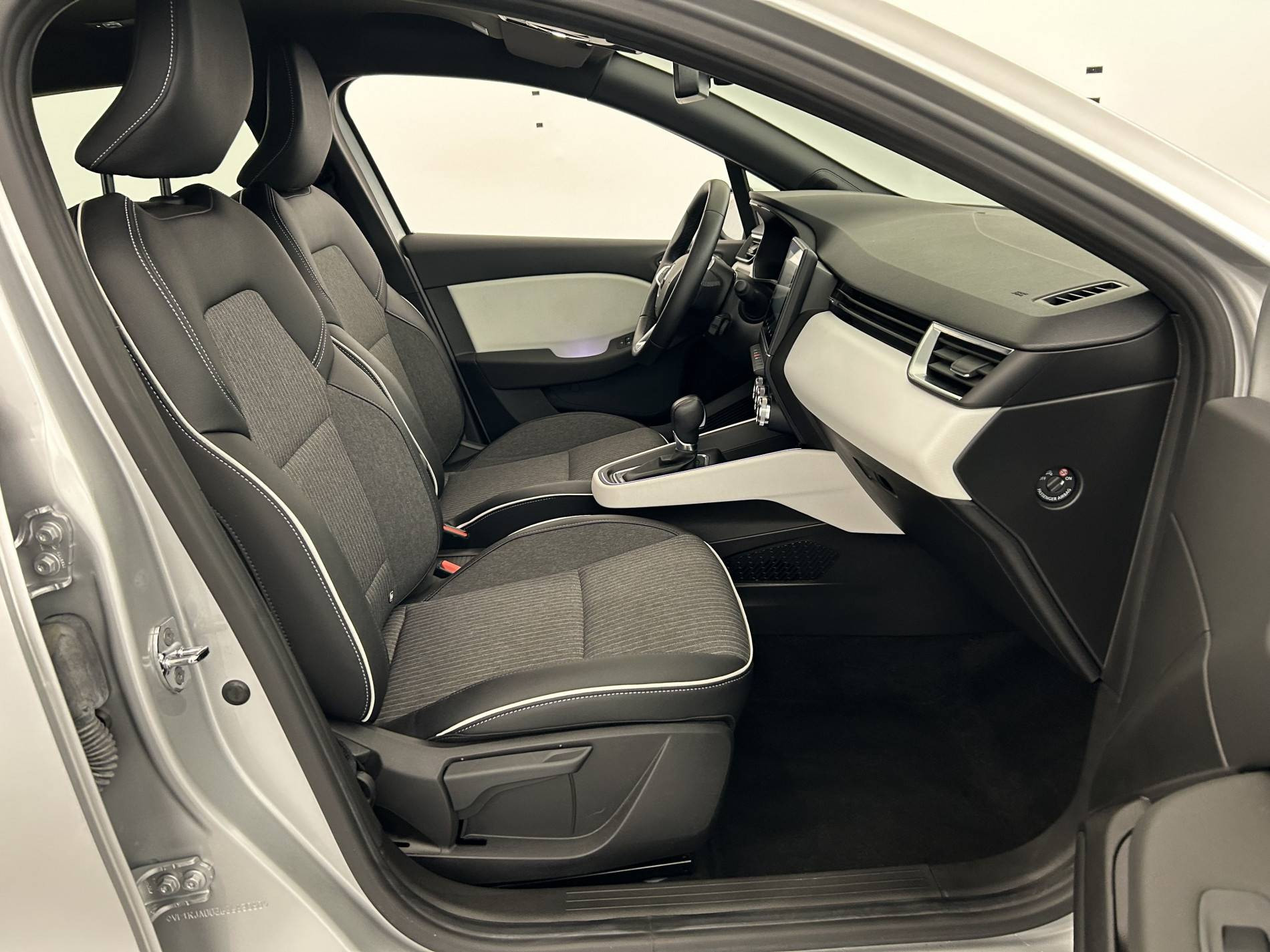 Vente en ligne Renault Clio 5 Clio E-Tech 140 - 21N au prix de 16 890 €