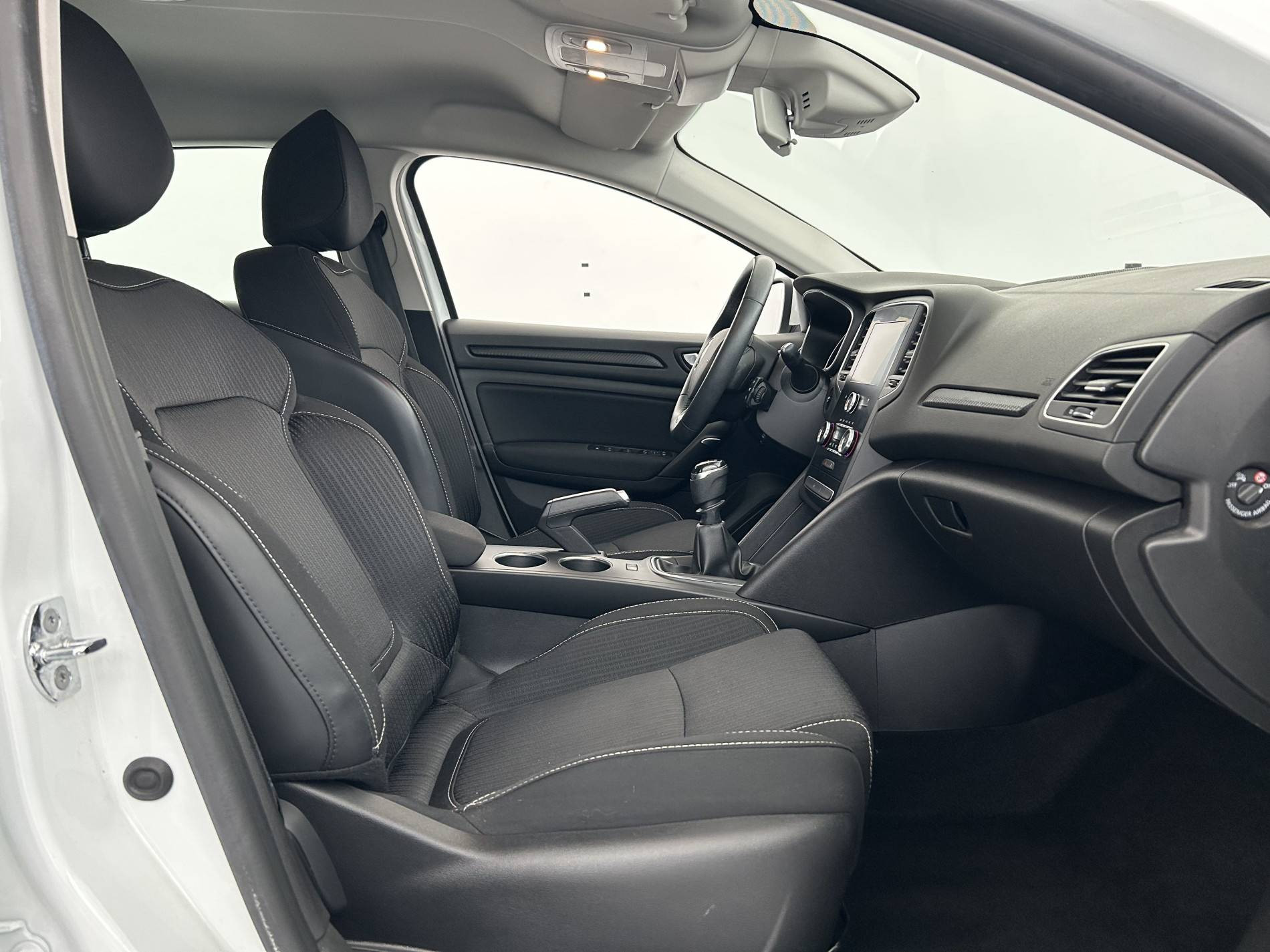 Vente en ligne Renault Megane 4 Mégane IV Berline Blue dCi 115 au prix de 14 480 €