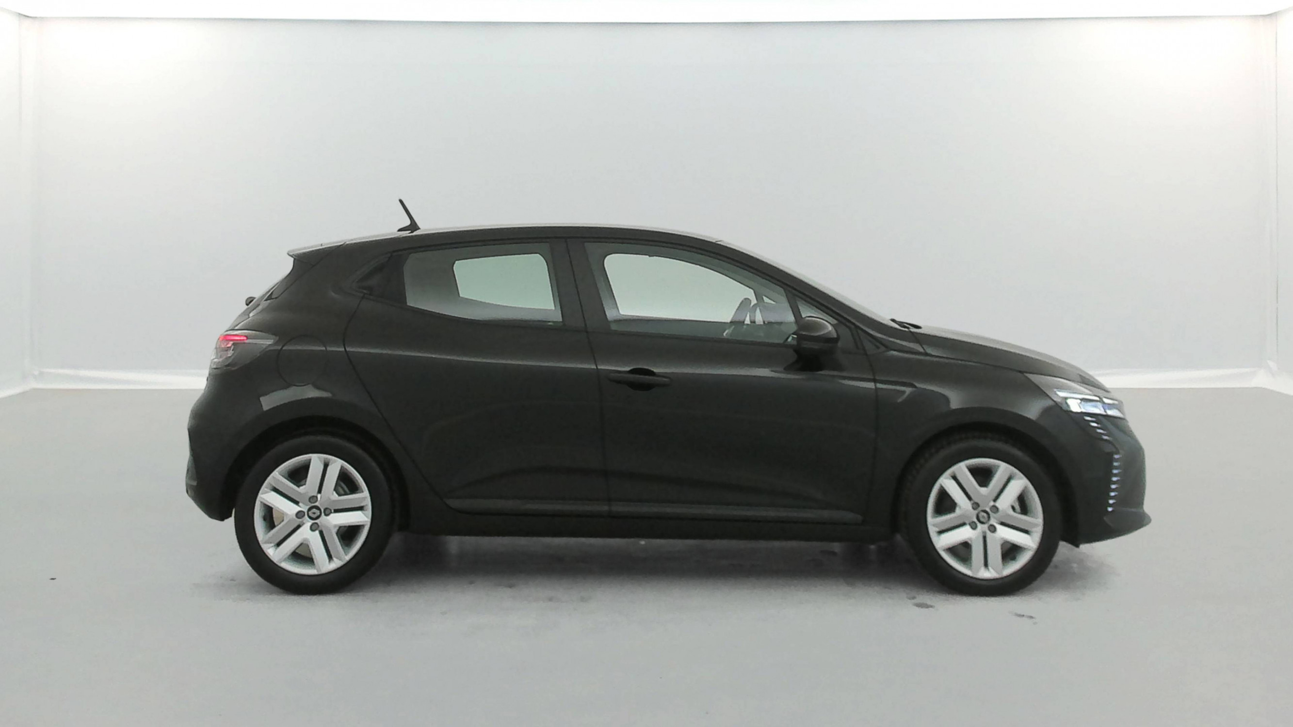 Vente en ligne Renault Clio 5 Clio E-Tech full hybrid 145 au prix de 18 500 €