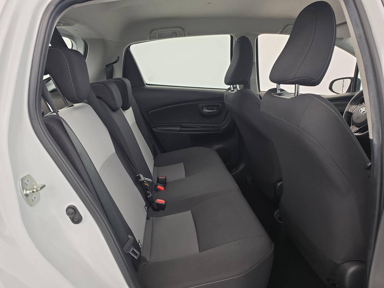 Vente en ligne Toyota Yaris Yaris Pro 110 VVT-i CVT au prix de 12 990 €