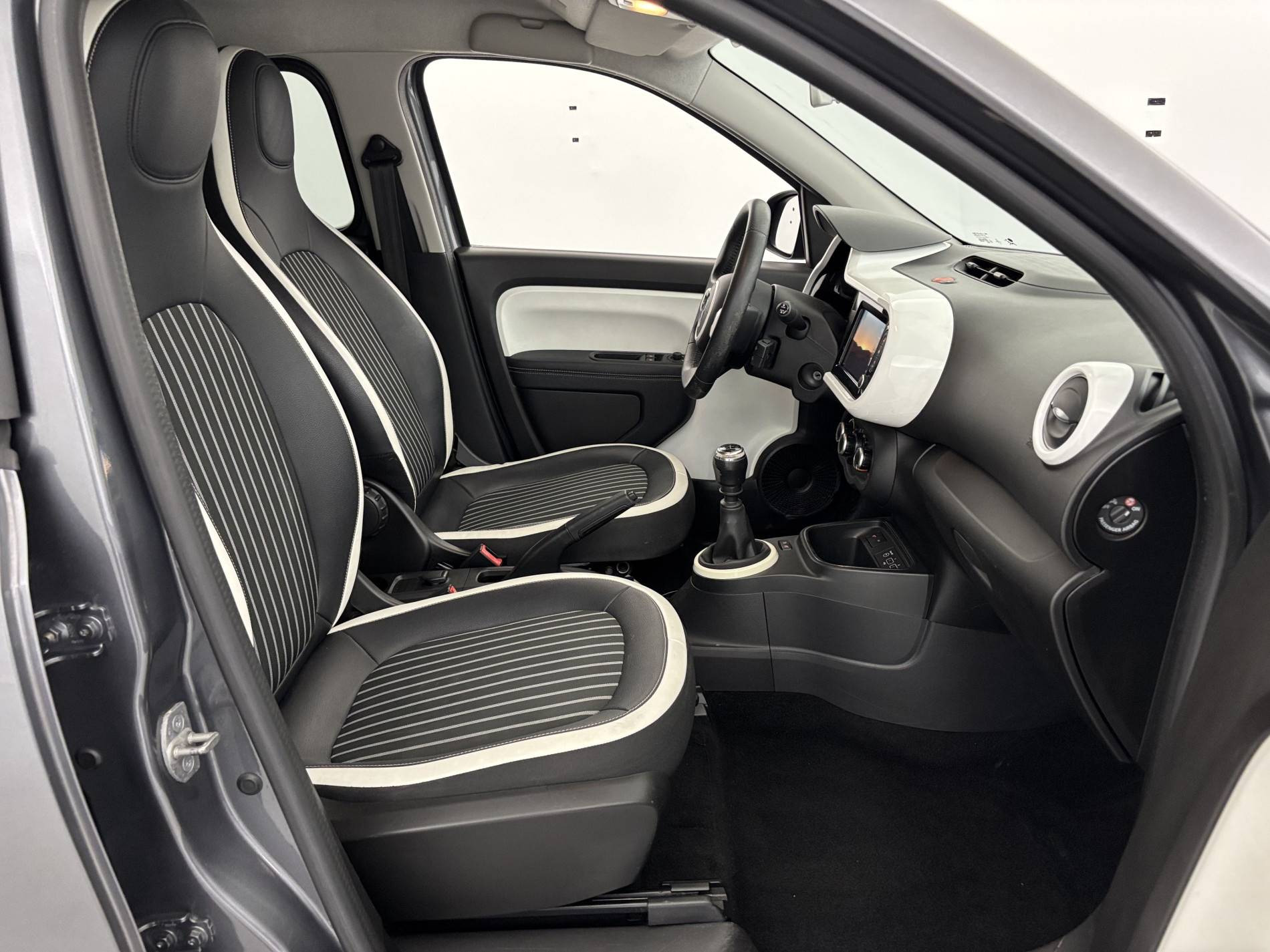 Vente en ligne Renault Twingo 3  TCe 95 au prix de 11 990 €