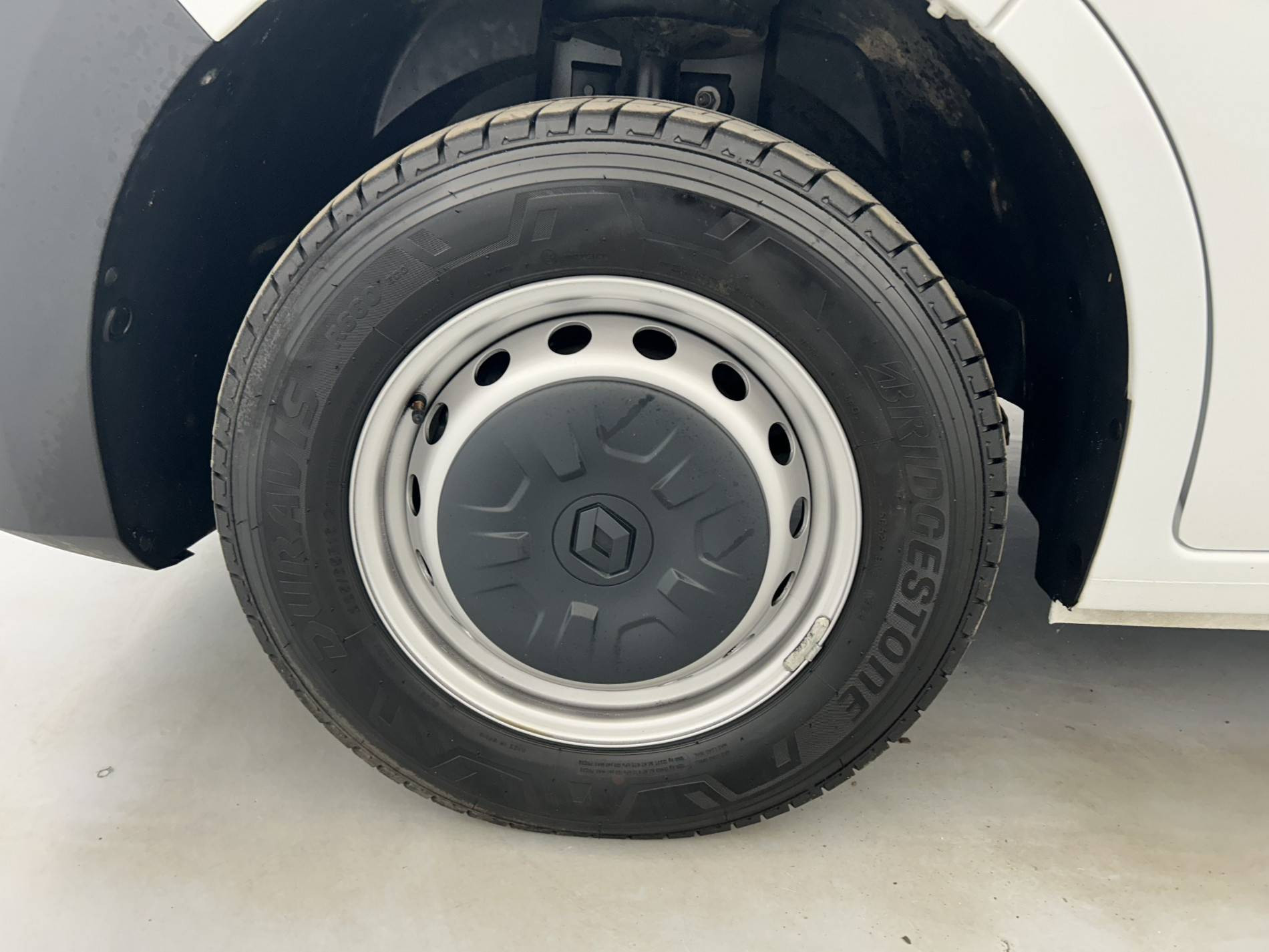 Vente en ligne Renault Master Fourgon MASTER FGN TRAC F3500 L2H2 BLUE DCI 135 au prix de 27 990 €