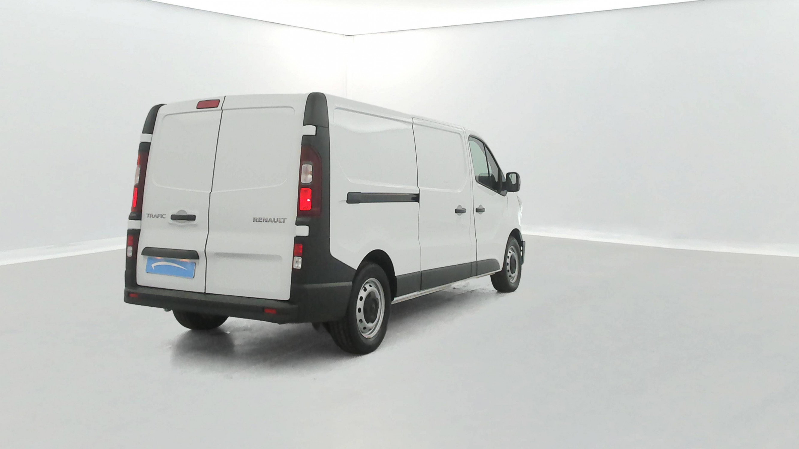 Vente en ligne Renault Trafic 3 Fourgon TRAFIC PC L2H1 3T BLUE DCI 150 au prix de 23 490 €