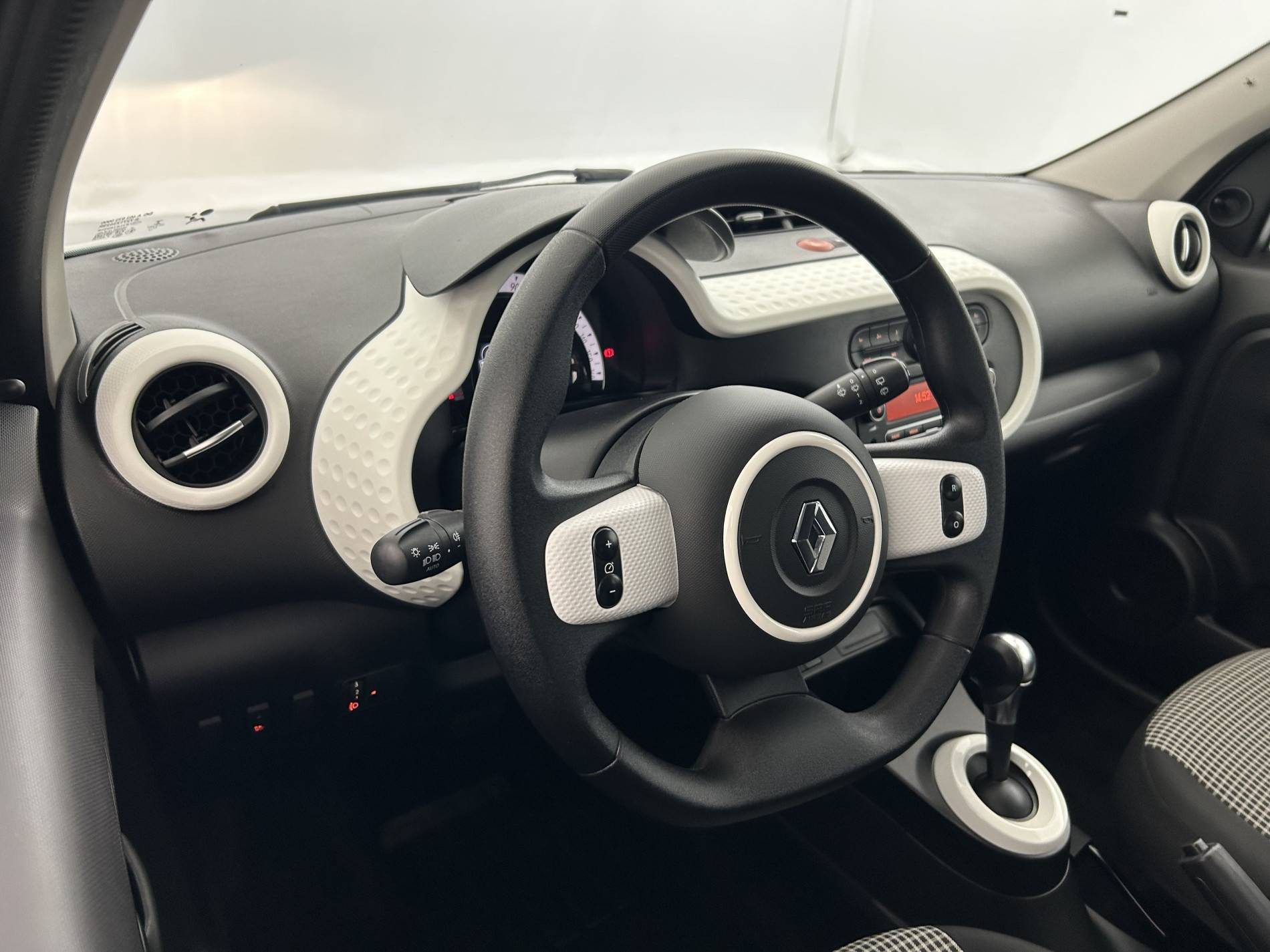 Vente en ligne Renault Twingo Electrique Twingo III E-Tech au prix de 11 990 €